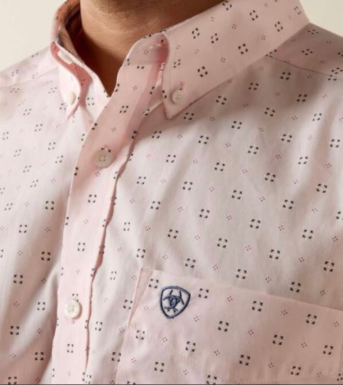 ARIAT MEN WF WALLY FTD LS SHRT BARELY PINK GEO PRINT 10073690