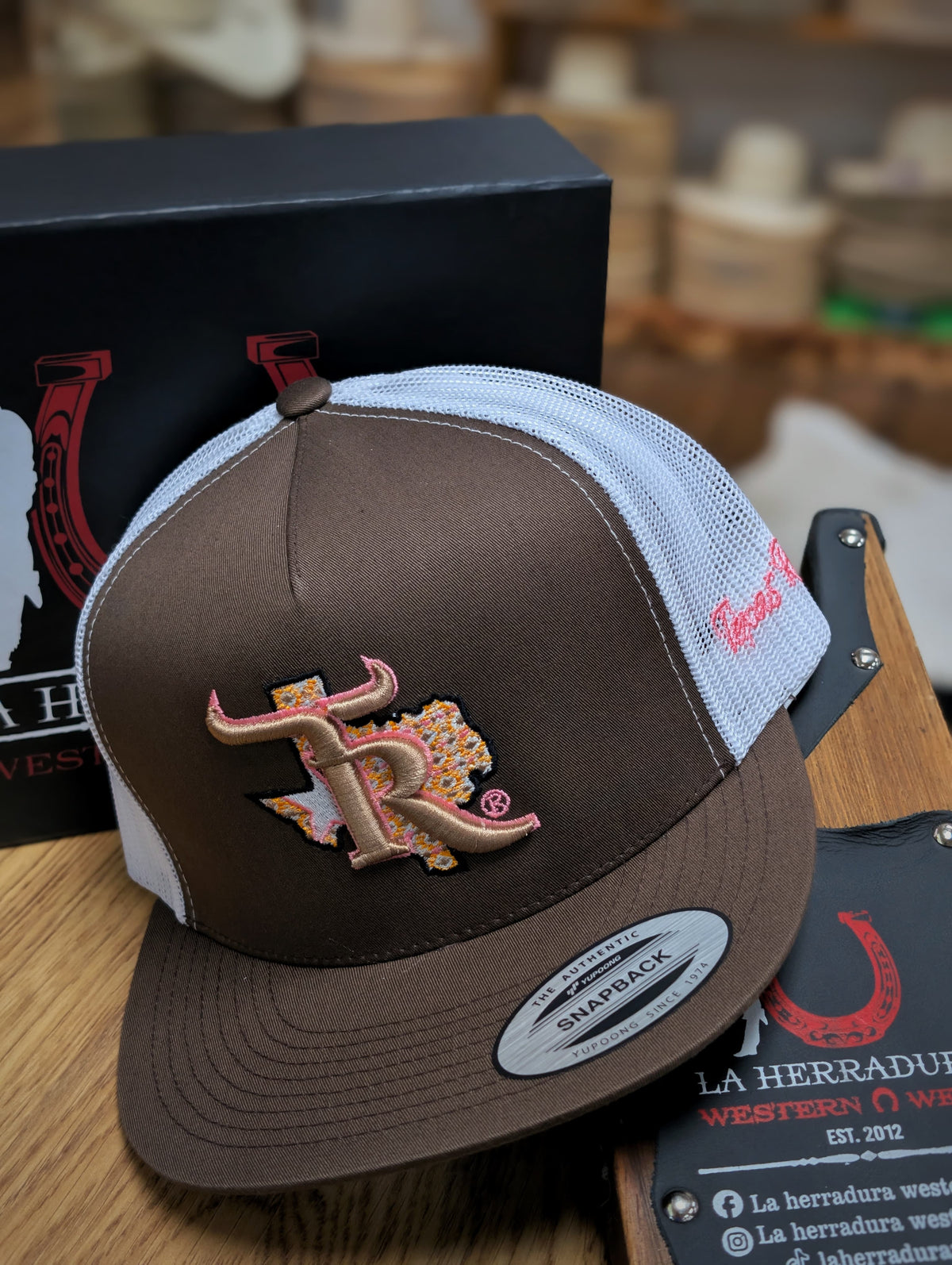 TEXAS RANCH CAP BROWN PINK LOGO