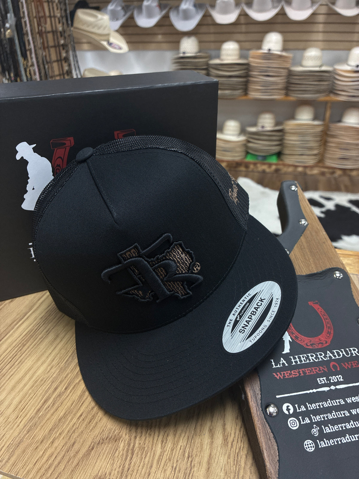 TEXAS RANCH CAP BLACK LOGO SNAPBACK