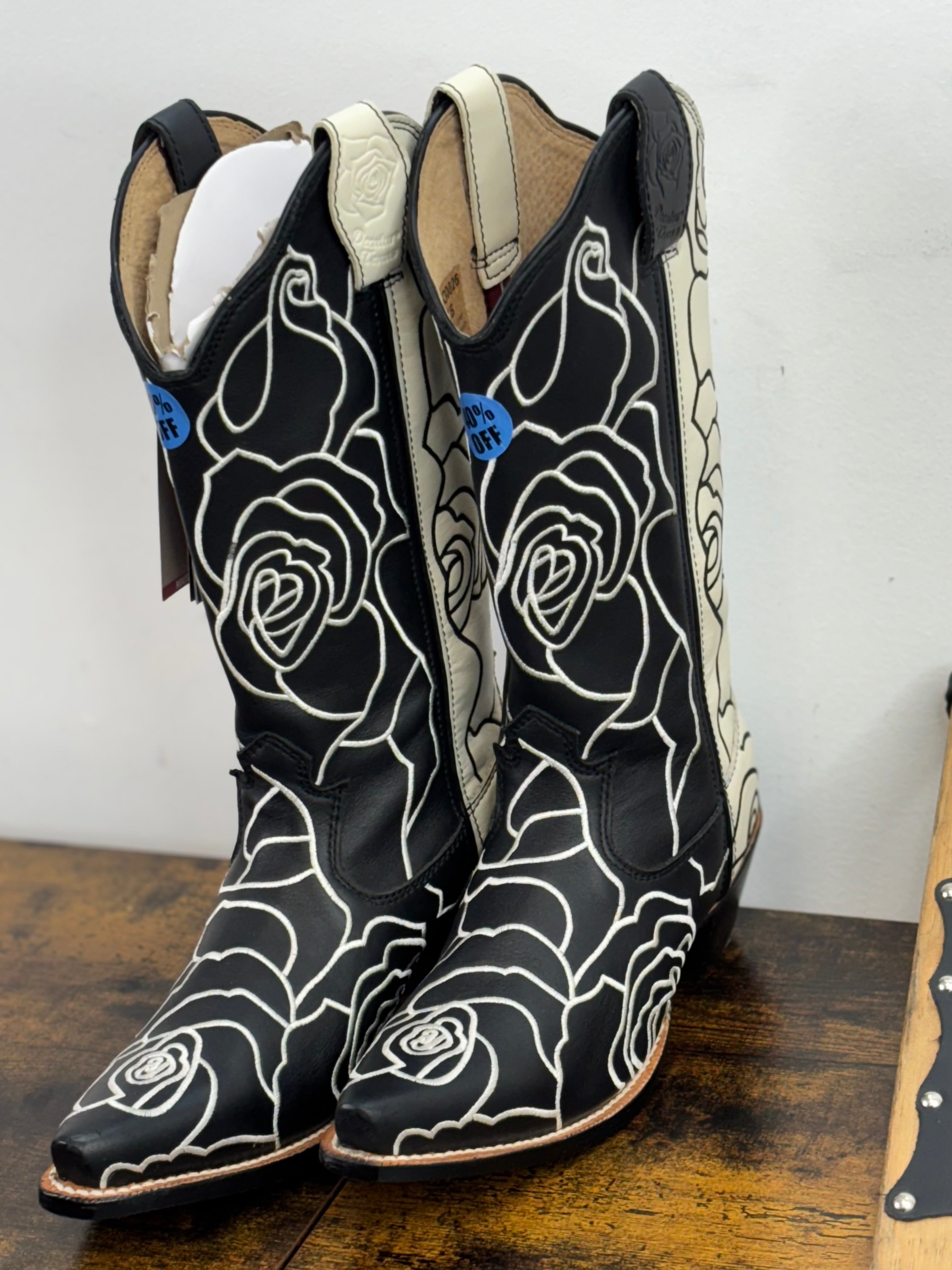 TWISTED X BOOTS BLACK AND WHITE ROSES