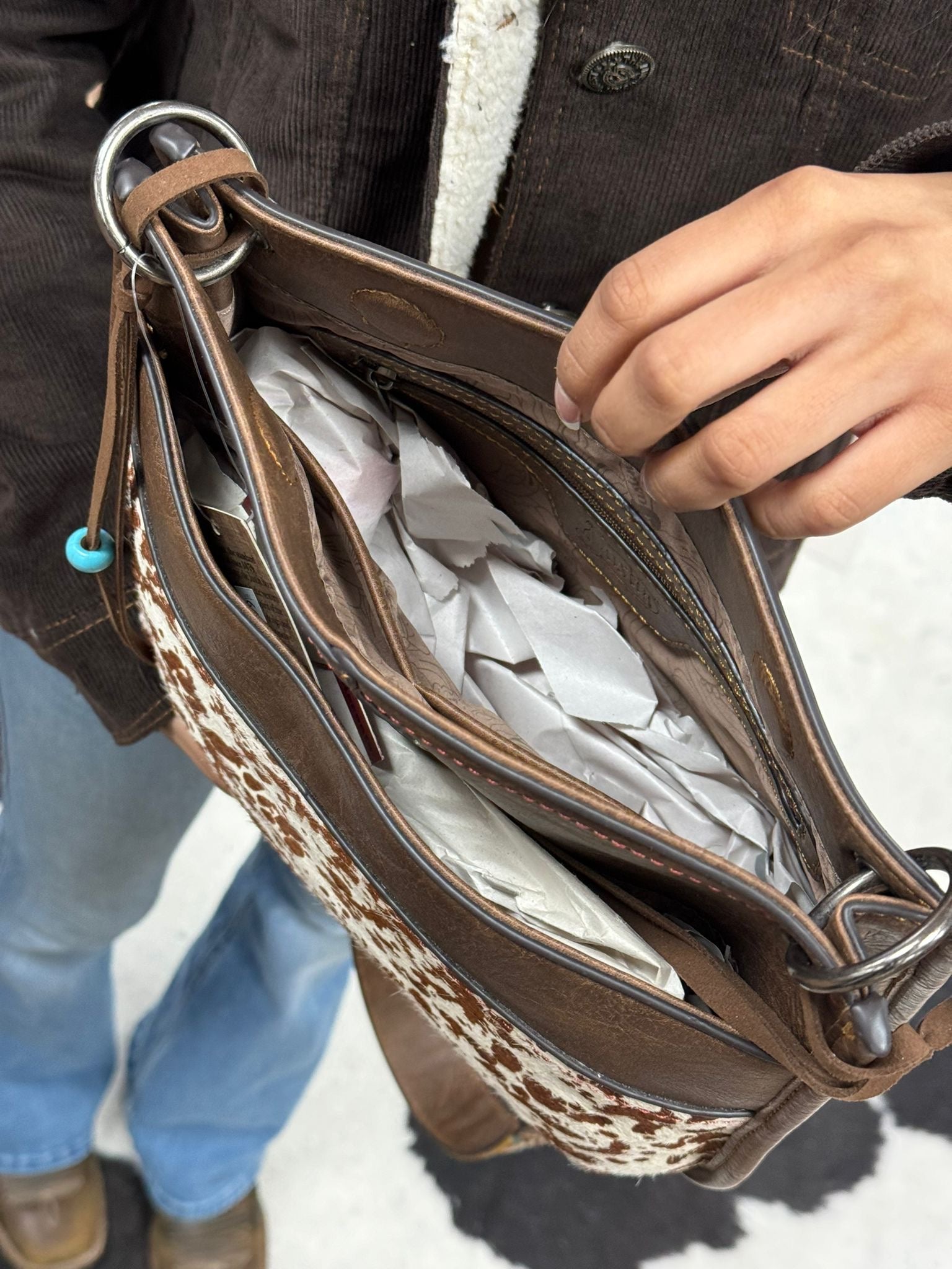 JUSTIN CROSS BODY HAND BAG WHITE & BROWN COWHIDE TURQUOISE BEADED