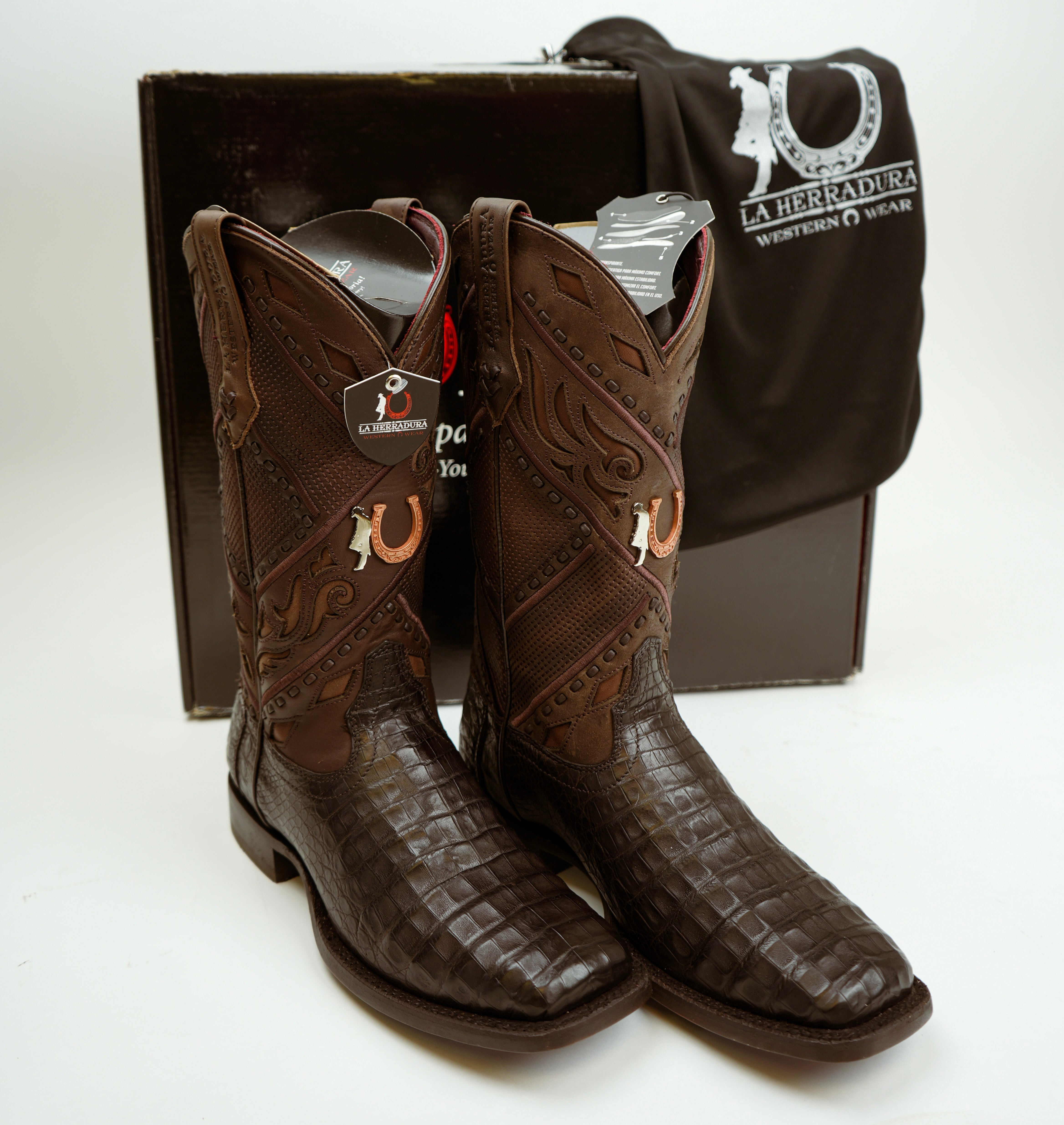 BOTA LA HERRADURA PREMIUM PARA HOMBRE CAIMÁN EXÓTICO CHOCOLATE PUNTA CUADRADA
