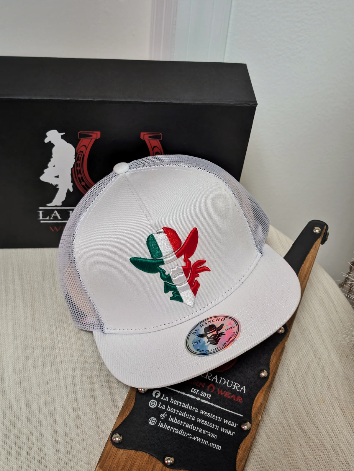 DE RANCHO HATS SNAPBACK WHITE MEXÍCO COLORS LOGO