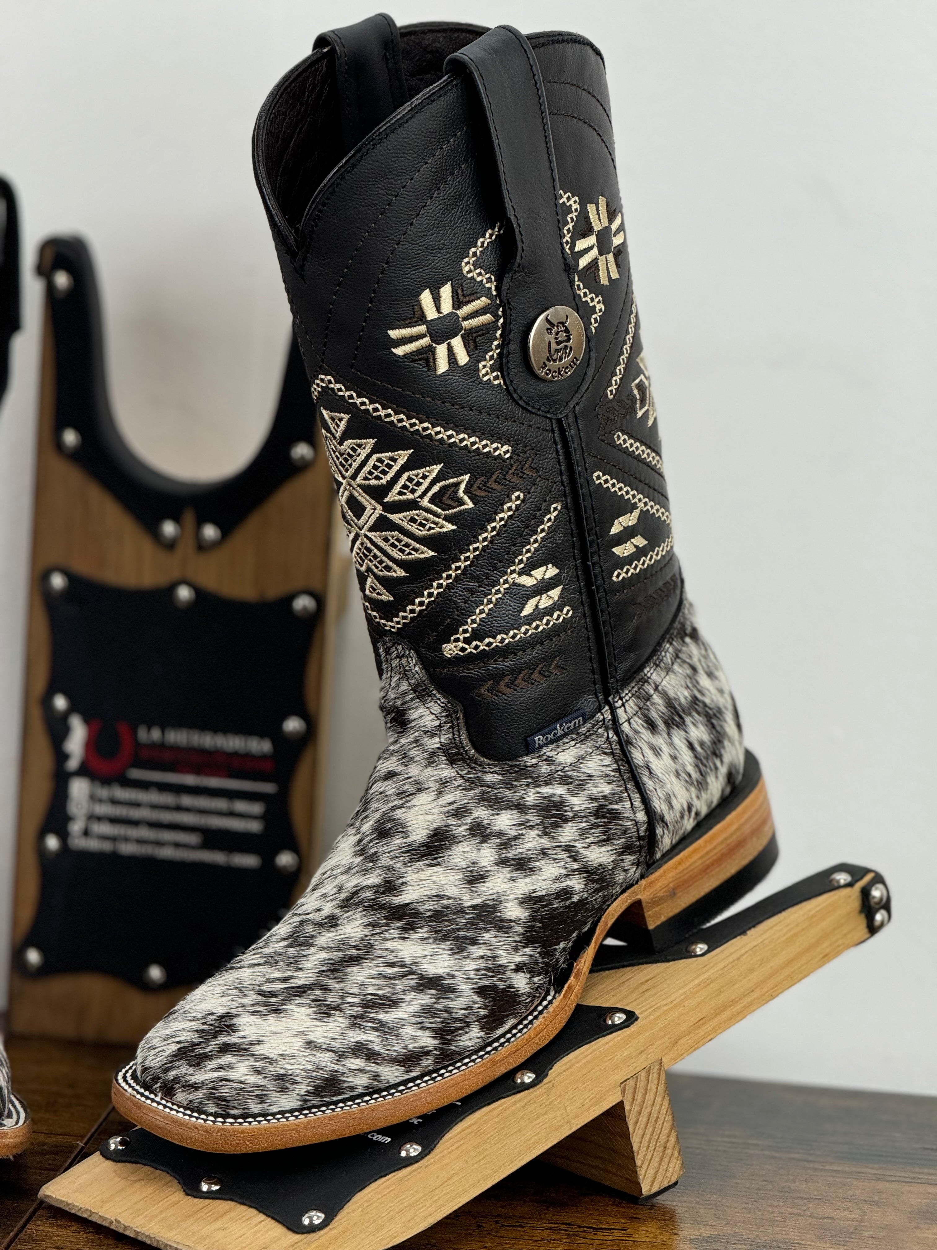 WOMENS EST AZTEC LADY BLACK & WHITE COWHIDE BOOT