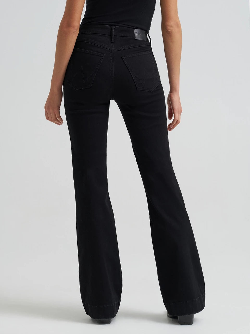 VAQUEROS NEGROS A MEDIDA WRANGLER PARA MUJER - 112381184