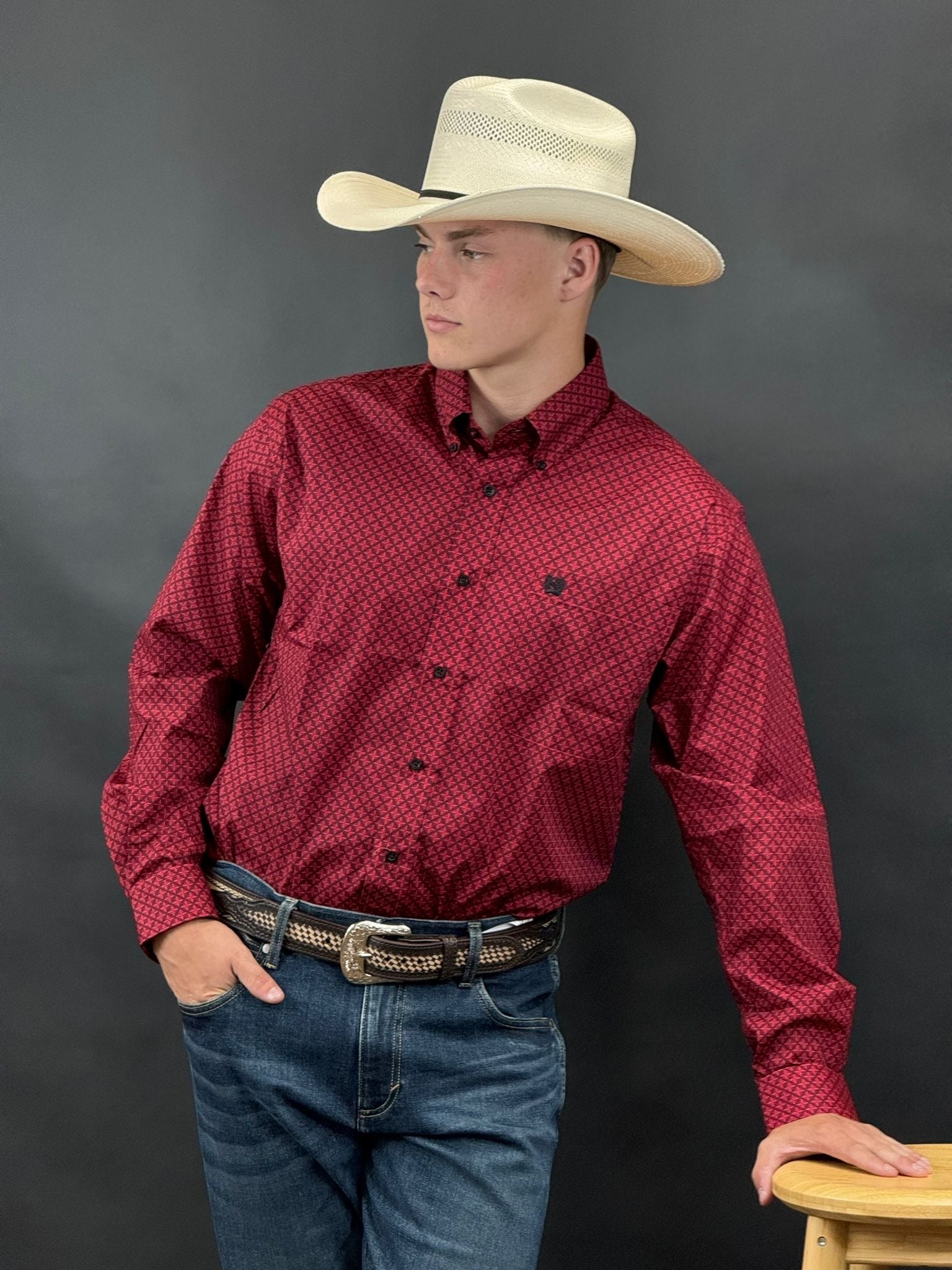 CINCH RED BLACK CROSSED X LONG SLEEVE SHORT