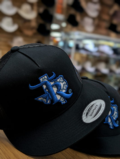 GORRA DE CAMIONERO PLANA NEGRA CON CIERRE A PRESIÓN Y BROCHE - ESTILO RANCHO DE TEXAS