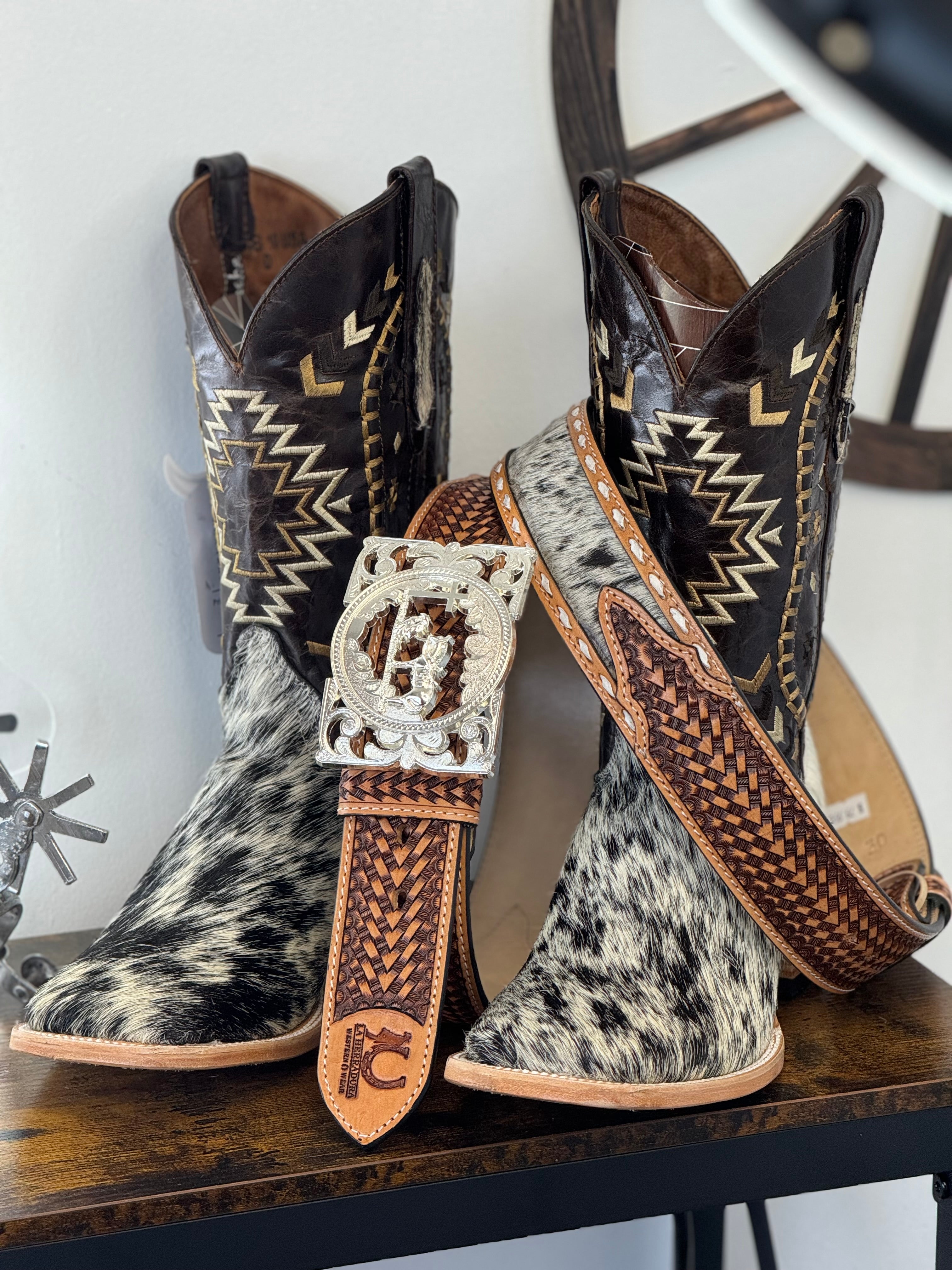 RANCHERS MEN COWHIDE BLACK&WHITE TOBACCO CHEROKEE BOOT EVERY PAIR IS UNIQUE!