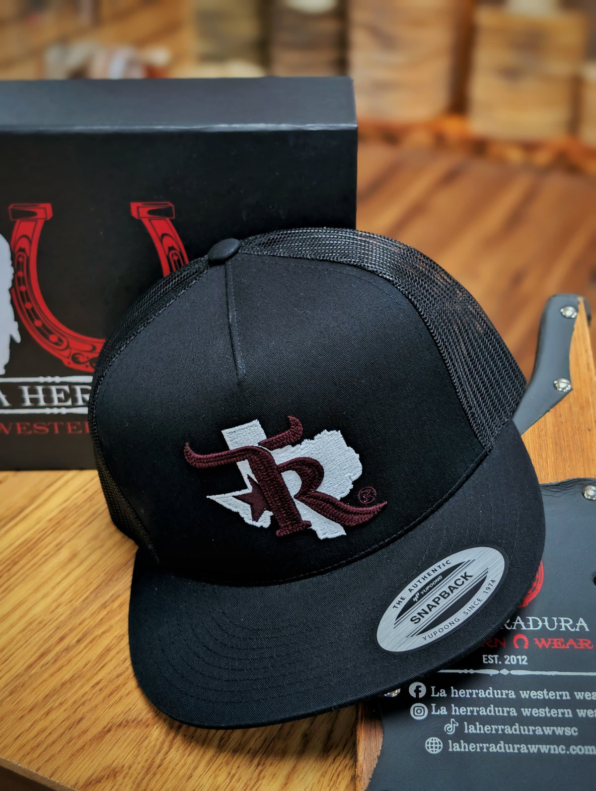 TEXAS RANCH CAP BLACK BURGUNDY/WHITE