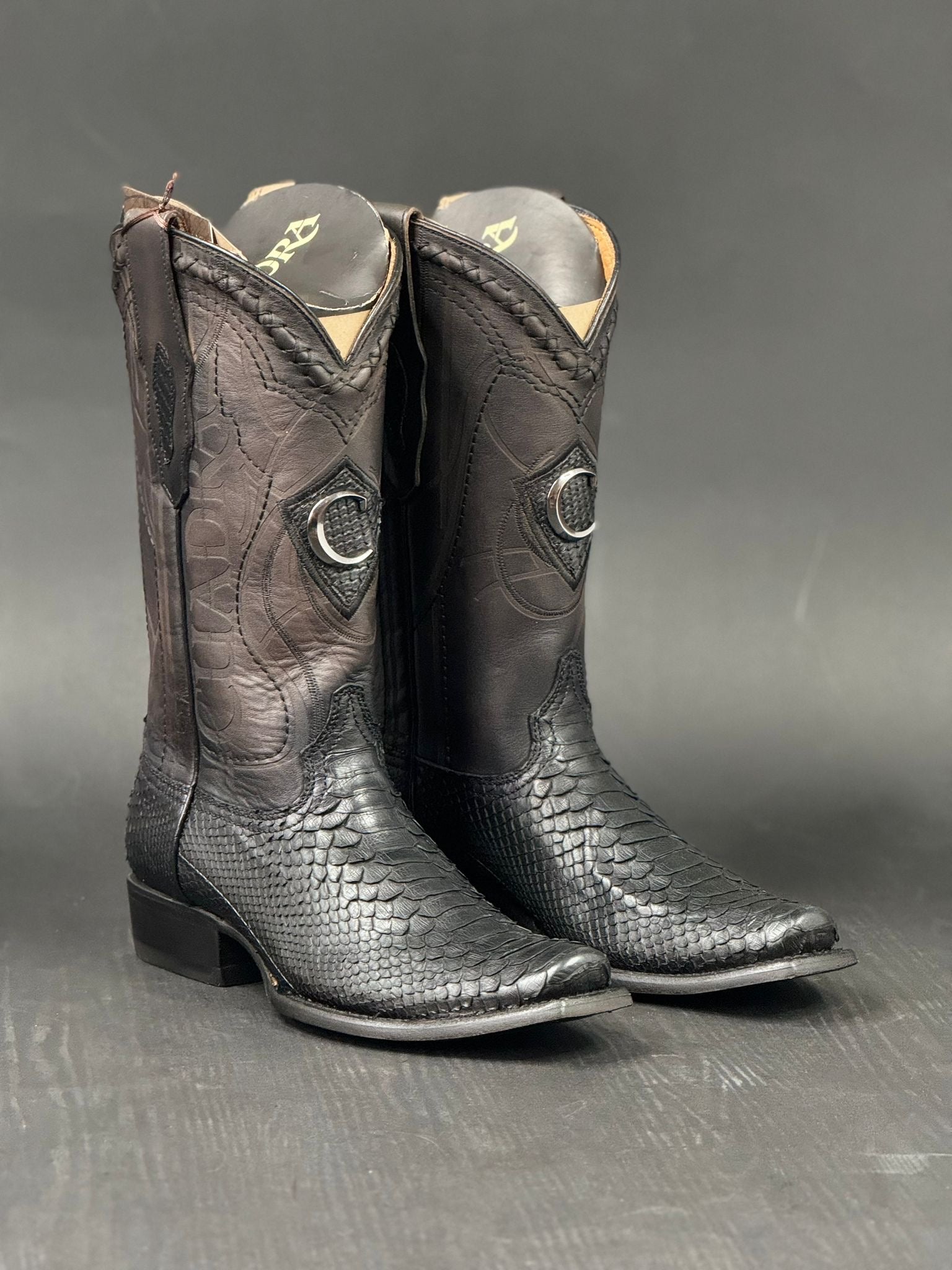 CUADRA BOOTS PYTHON PLUNGE BLACK LASER & EMBROIDERED NARROW SQUARE TOE