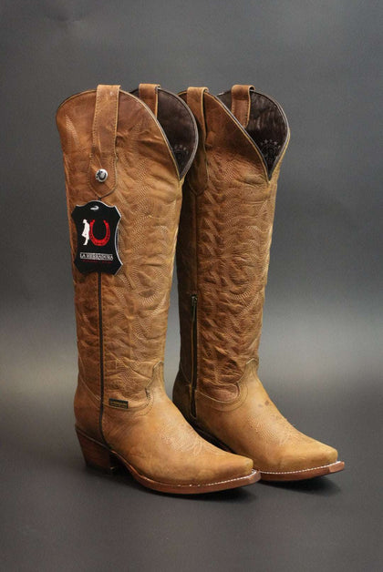 BOTA ALTA PARA MUJER LA HERRADURA SCARKLETT CAMEL PUNTA CUADRADA