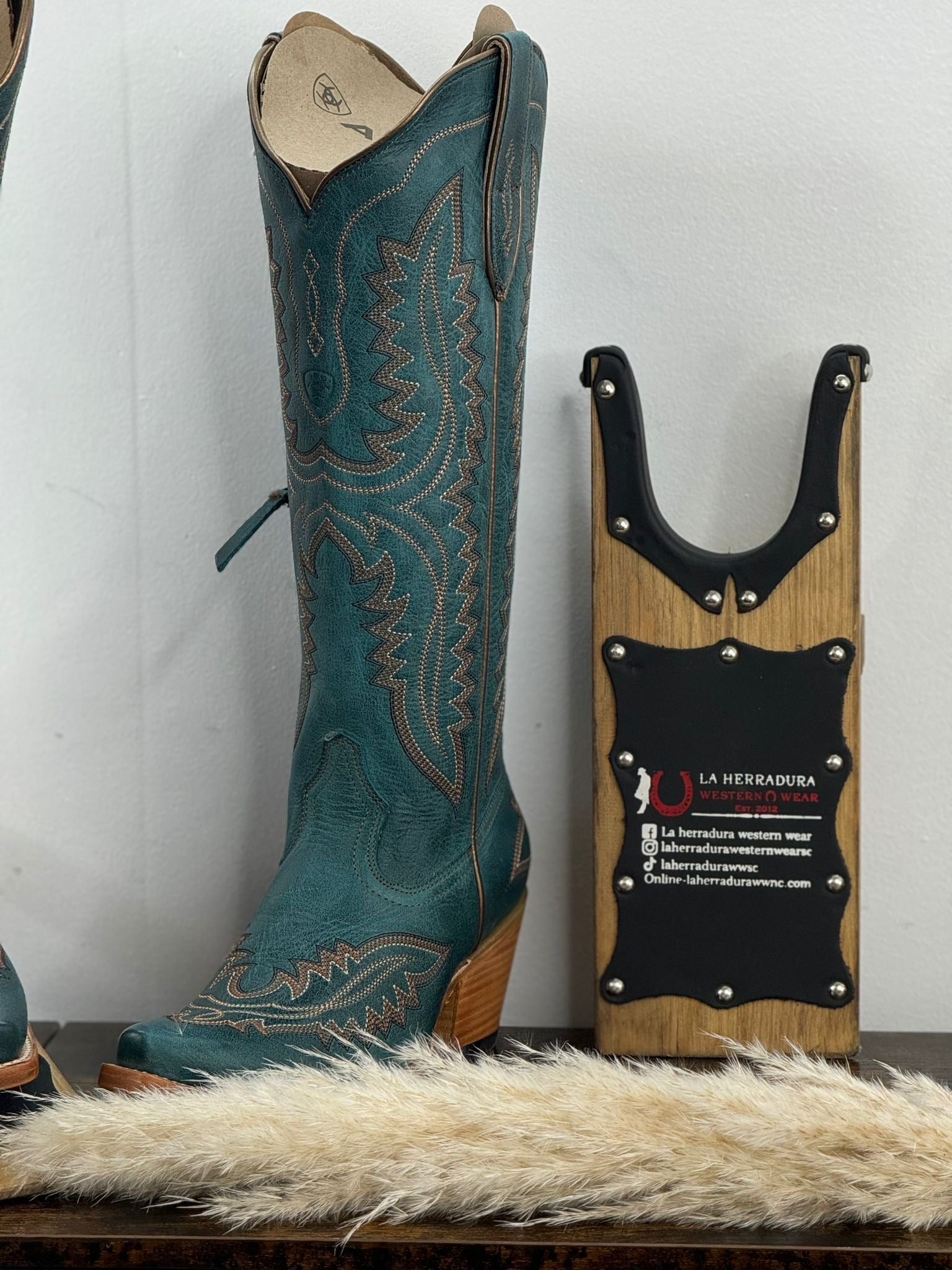 WOMENS ARIAT CASANOVA TURQUOISE TALL BOOT POINT TOE