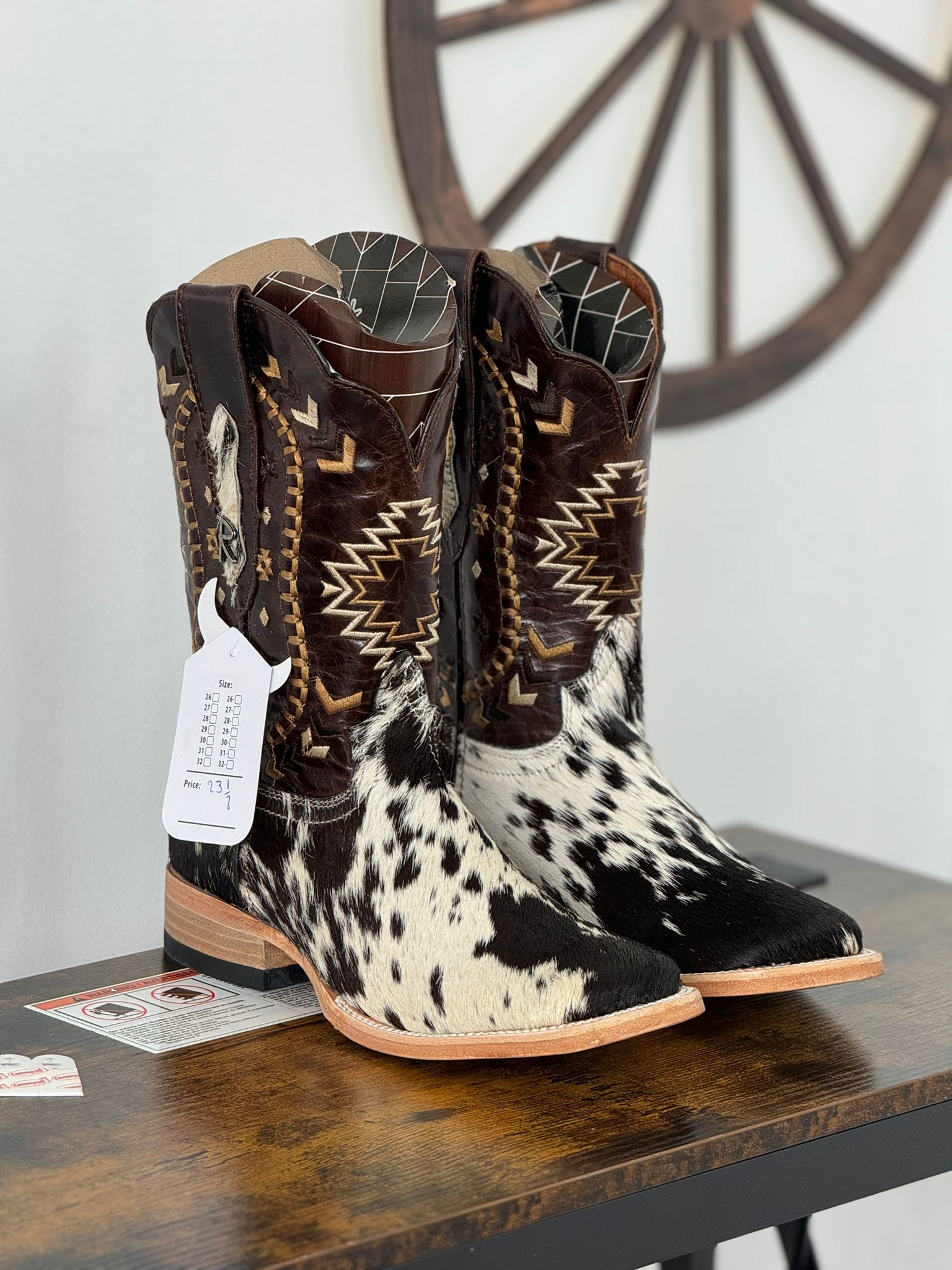 RANCHERS WOMEN COWHIDE BLACK&WHITE CAJETA CHEROKEE (EVERY PAIR IS UNIQUE)