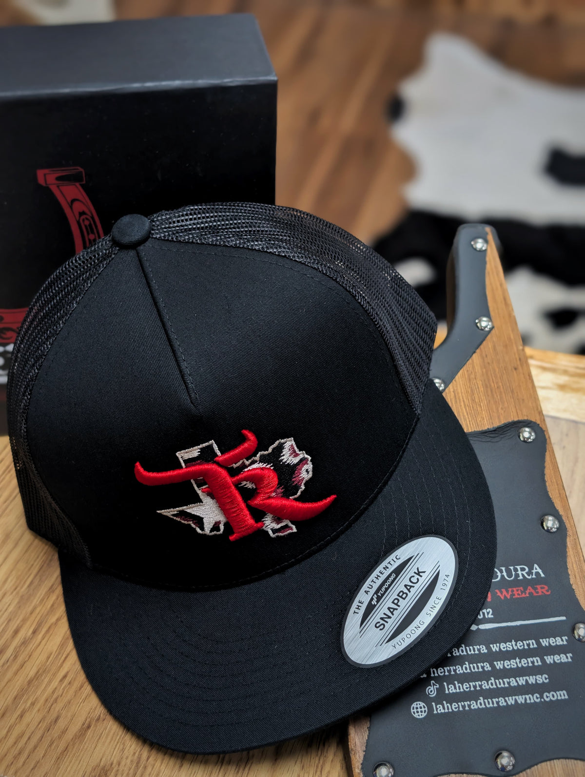 TEXAS RANCH CAP BLACK RED LOGO