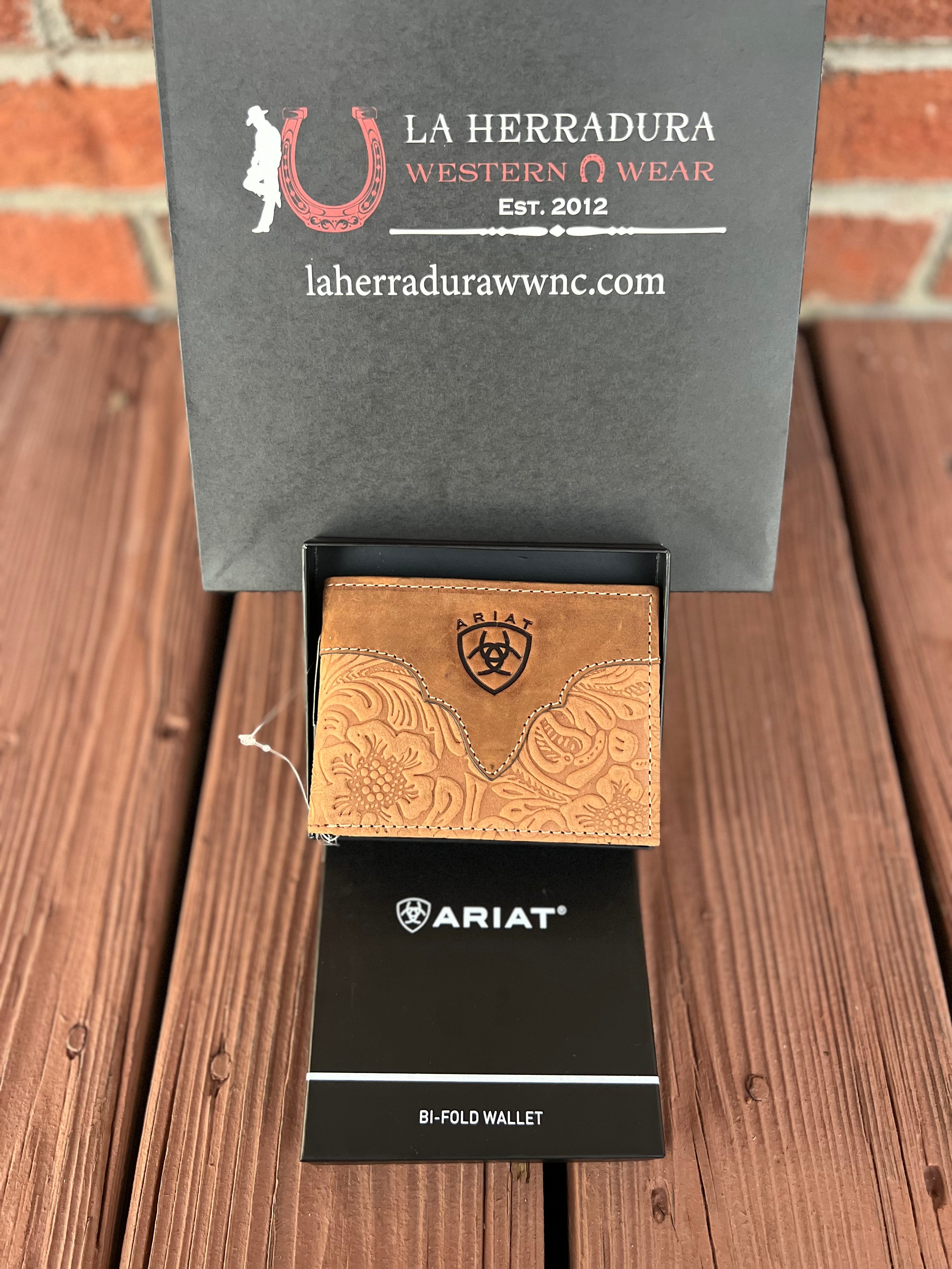 ARIAT TOOLED LEATHER BIFOLD WALLET