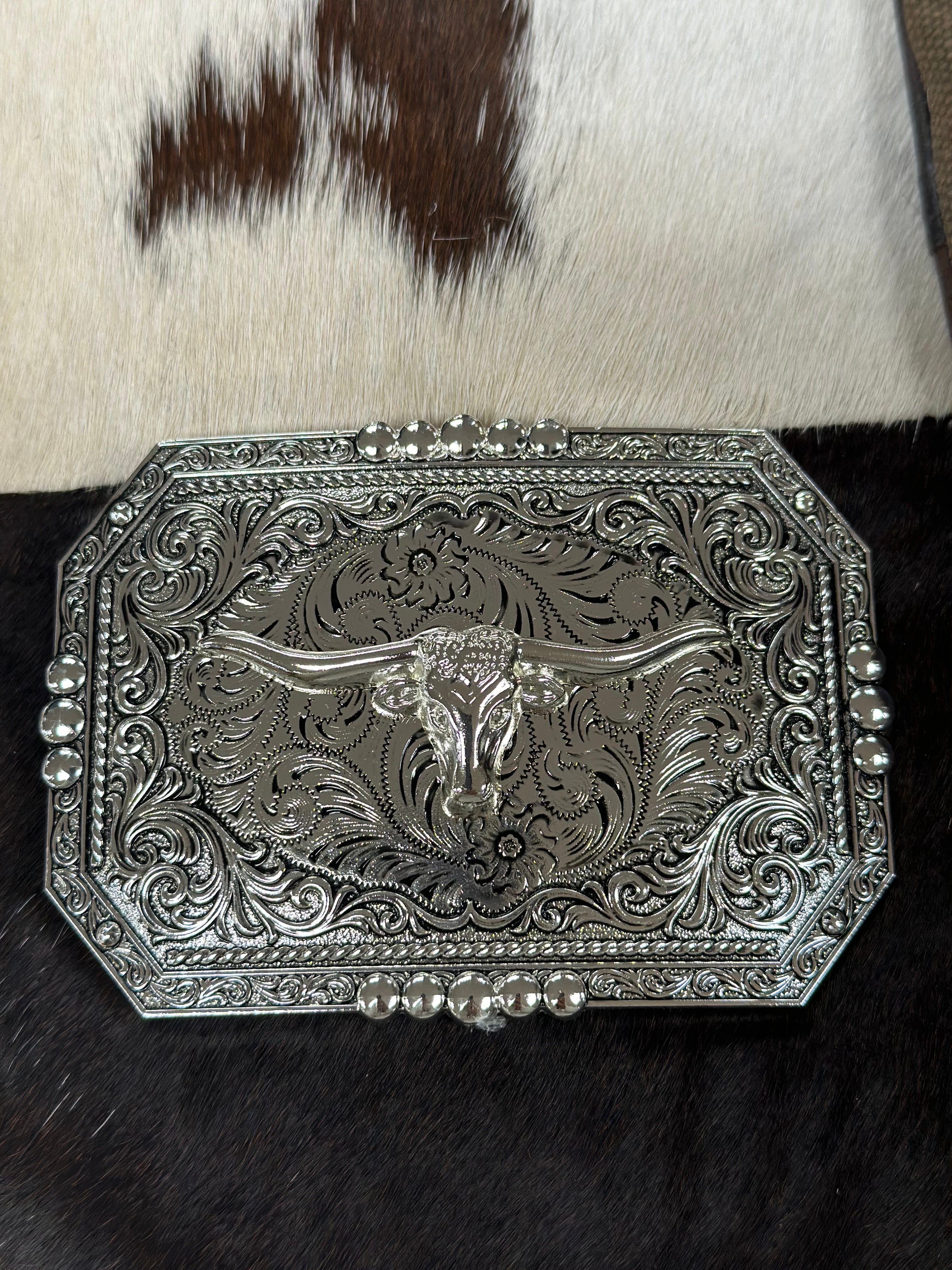 SQUARE CUT DETAIL BULL SILVER BUCKLE