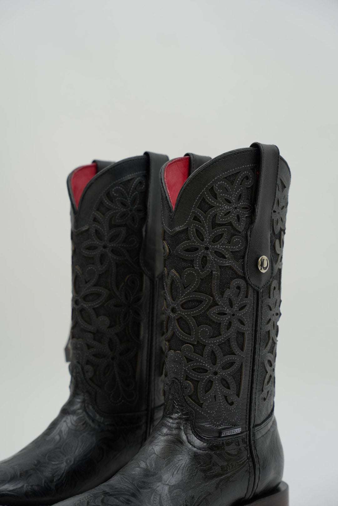 LA HERRADURA WOMEN ALMA CINCELADO NEGRO RED BOTTOM SQUARE TOE Laherradurawwnc.com