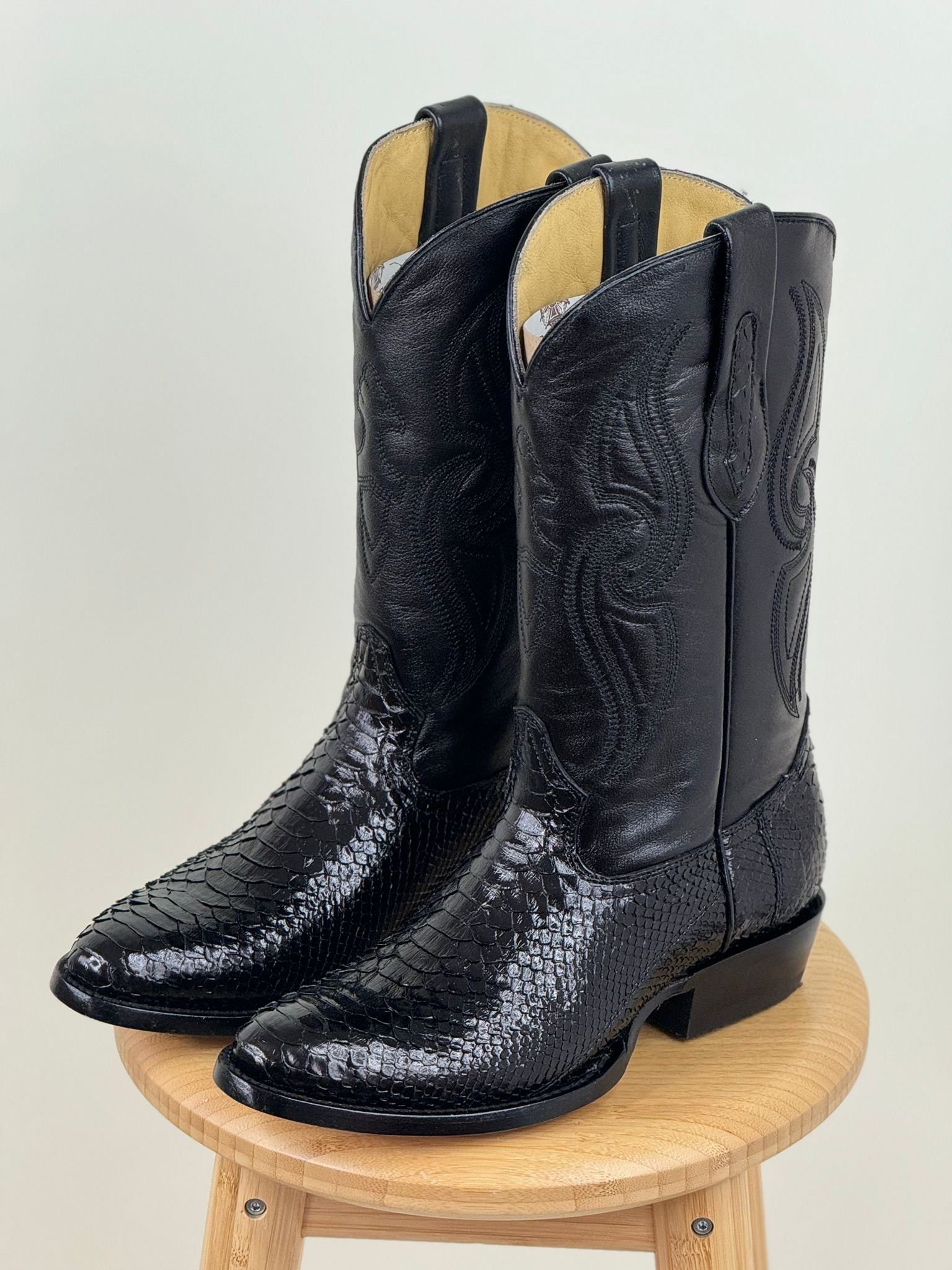 ARANGO BOOTS NEGRO SEMIOVAL PYTHON