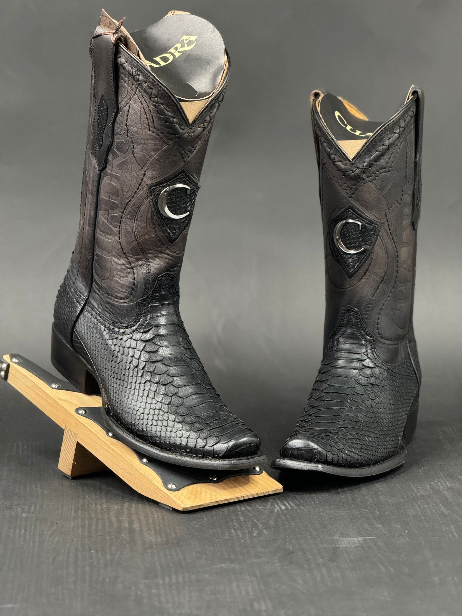 CUADRA BOOTS PYTHON PLUNGE BLACK LASER & EMBROIDERED NARROW SQUARE TOE