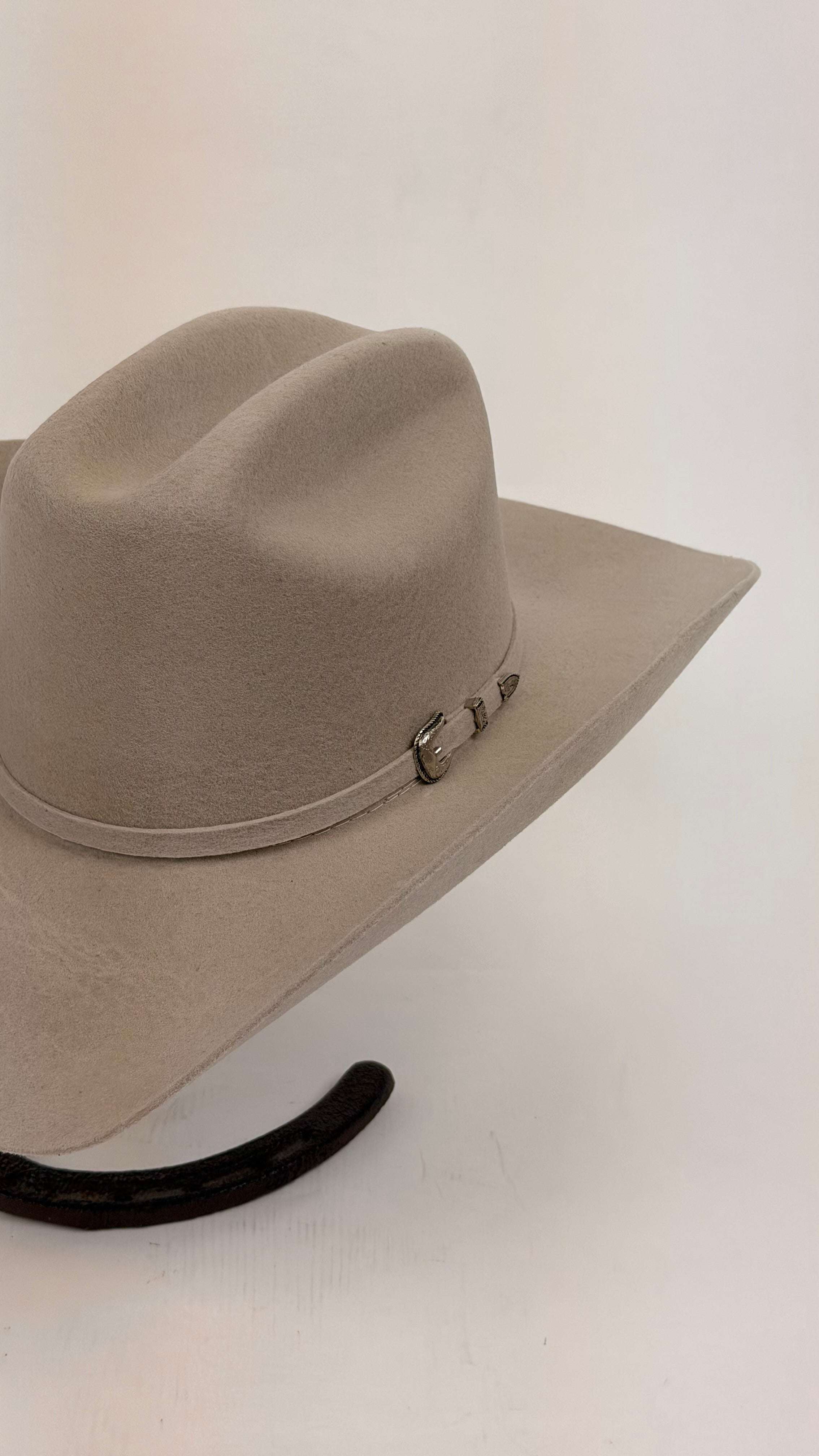 Beige cowboy hat with a black band