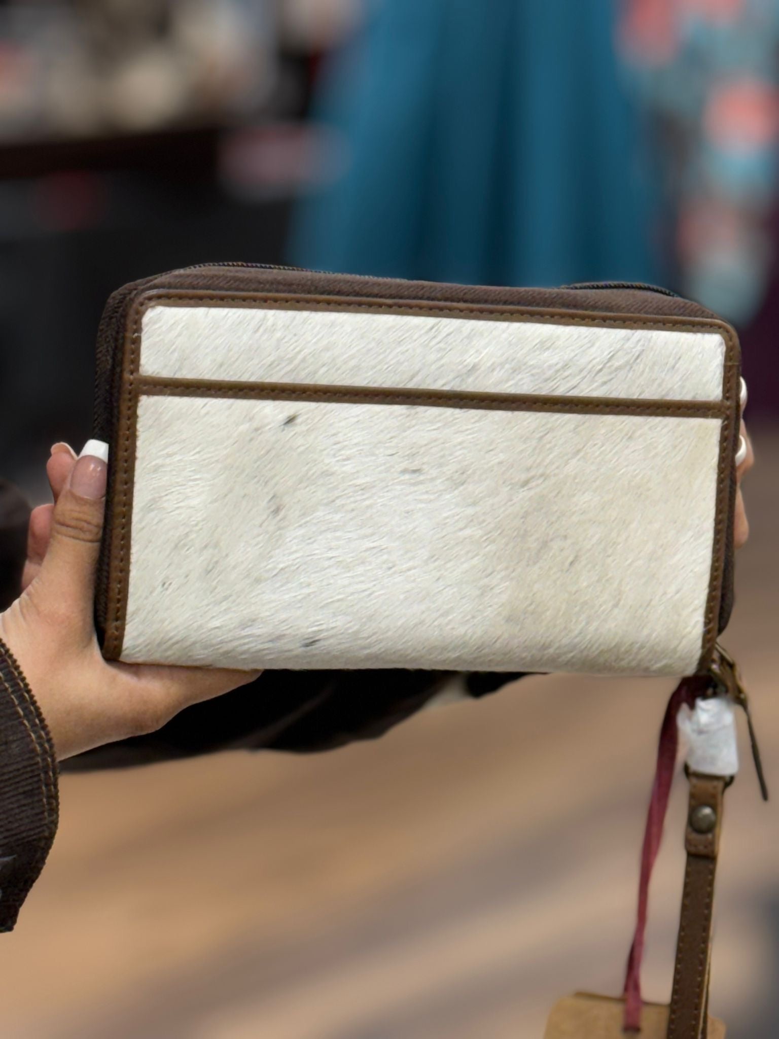 STS RANCHWEAR COWHIDE WHITE KACY ORGANIZER WALLET