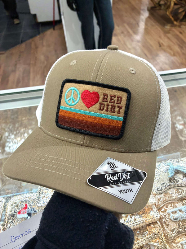 Gorra juvenil Paz, Amor y Red Dirt