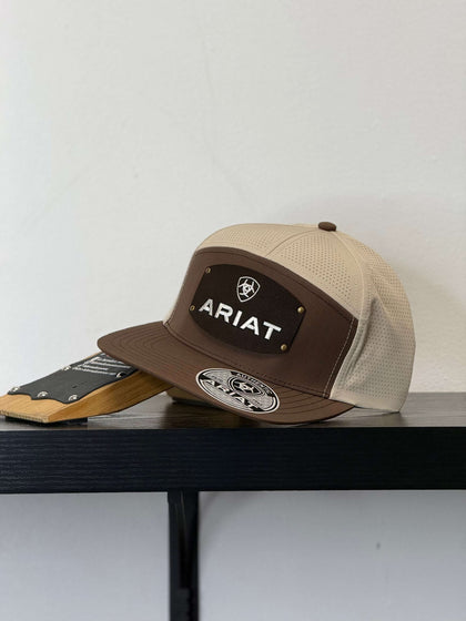 GORRA ARIAT PARA HOMBRE BEIGE CON PARCHE MARRÓN A30093902
