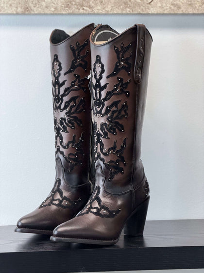 BOTA CUADRA DE MUJER DE PIEL VACUNO GRABADA CASTAÑO CC238