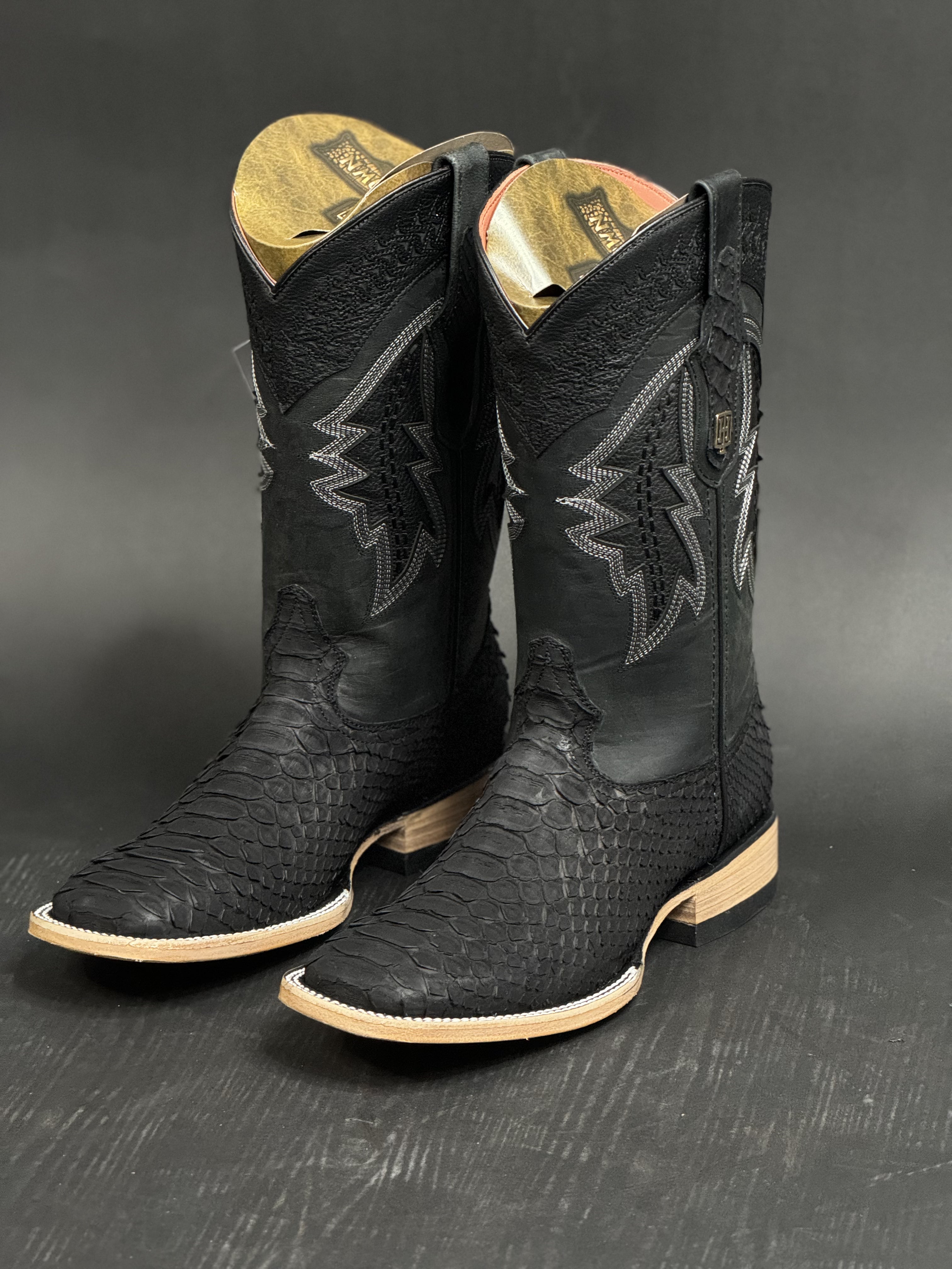 HOMETOWN BOOTS NEGRO MATTE SQUARE TOE E.E PYTHON/PITON