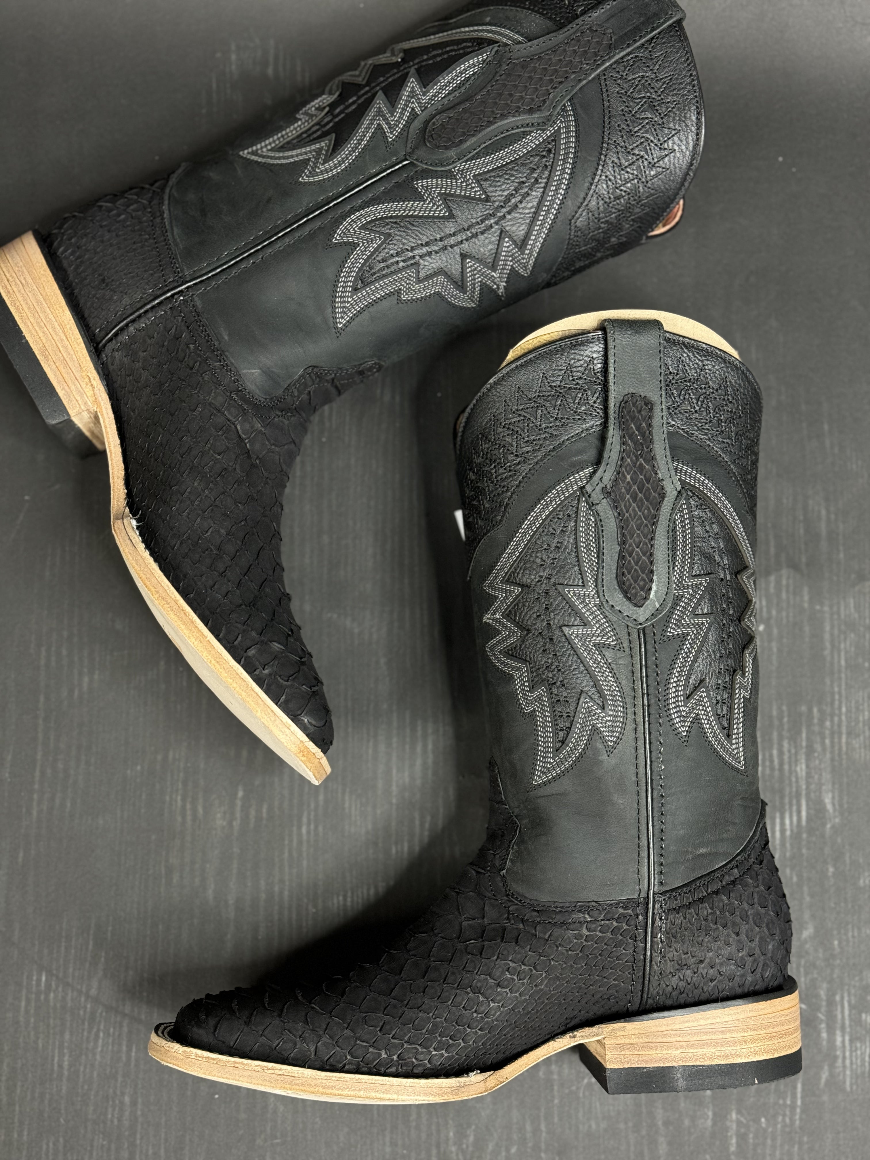 HOMETOWN MEN PYTHON BLACK MATTE SQUARE TOE