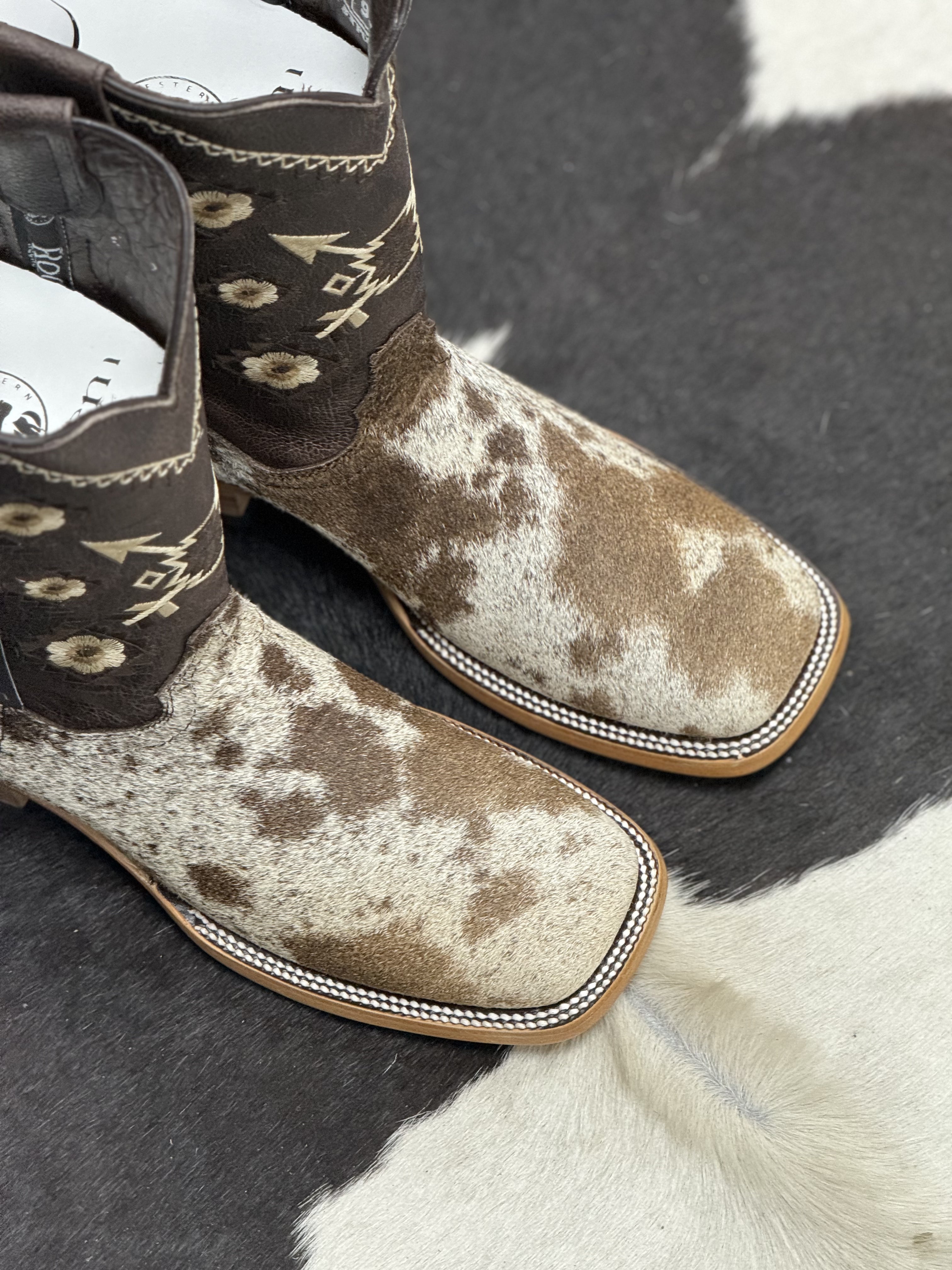 WOMENS CEDONA WHITE & BROWN COWHIDE (EVERY PAIR IS UNIQUE)