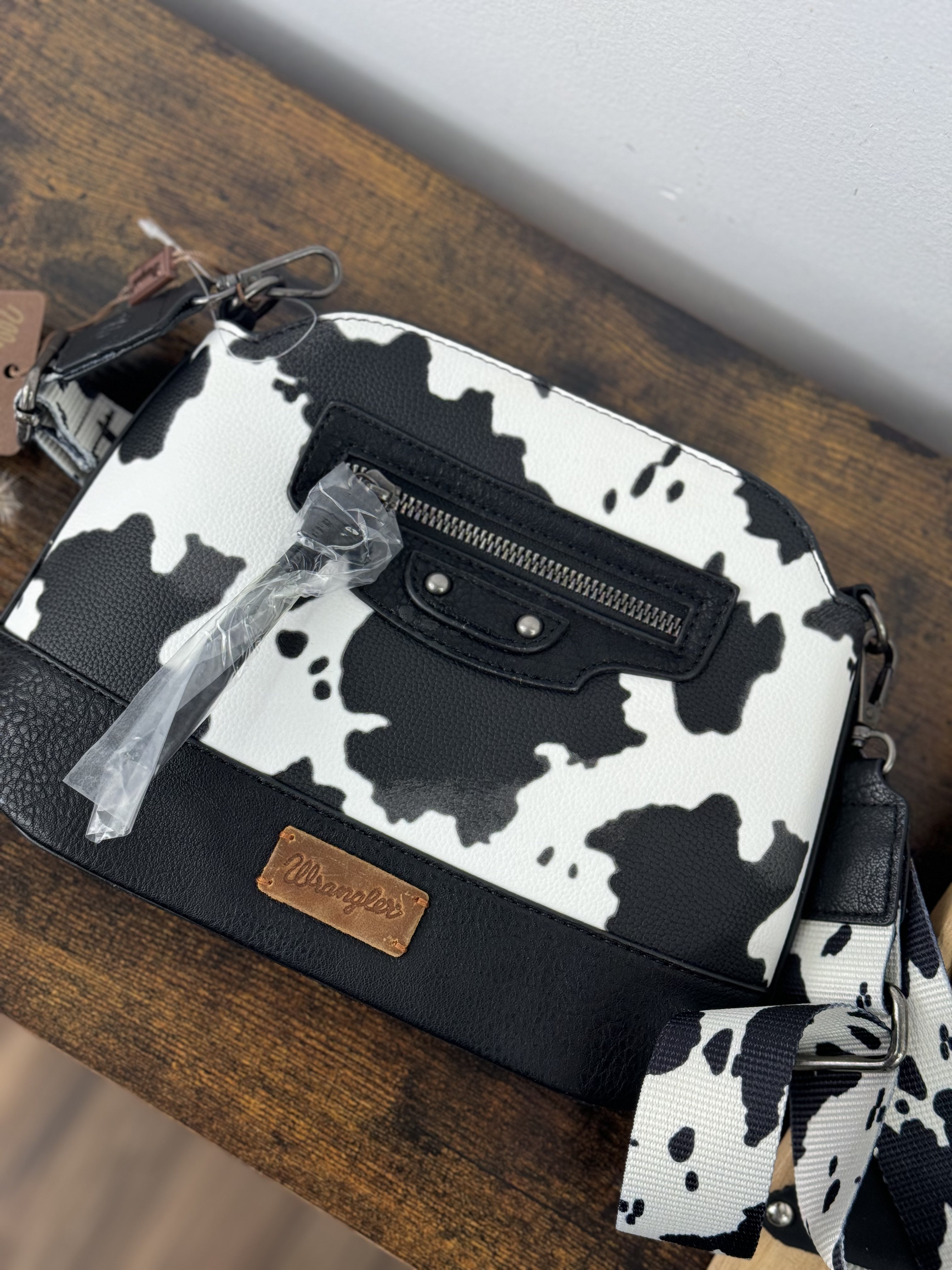 WRANGLER BLACK COW PRINT CROSSBODY MEDIUM