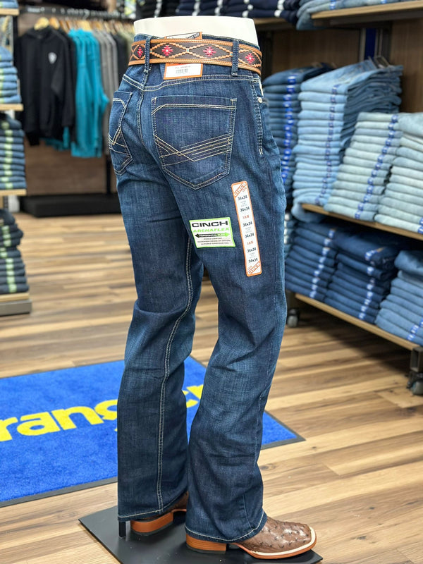 Cinch Jeans Ian tiro medio, delgado, corte bota azul oscuro