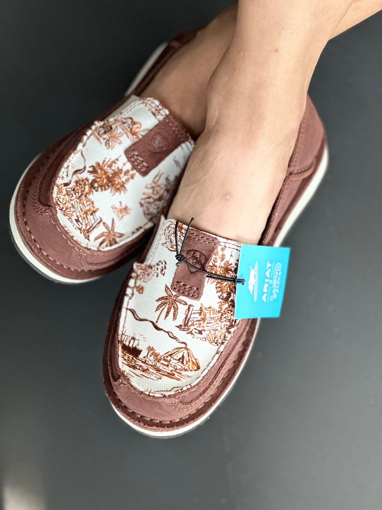 ARIAT WOMENS SLIP ON CRUISER WESTERN ALOHA