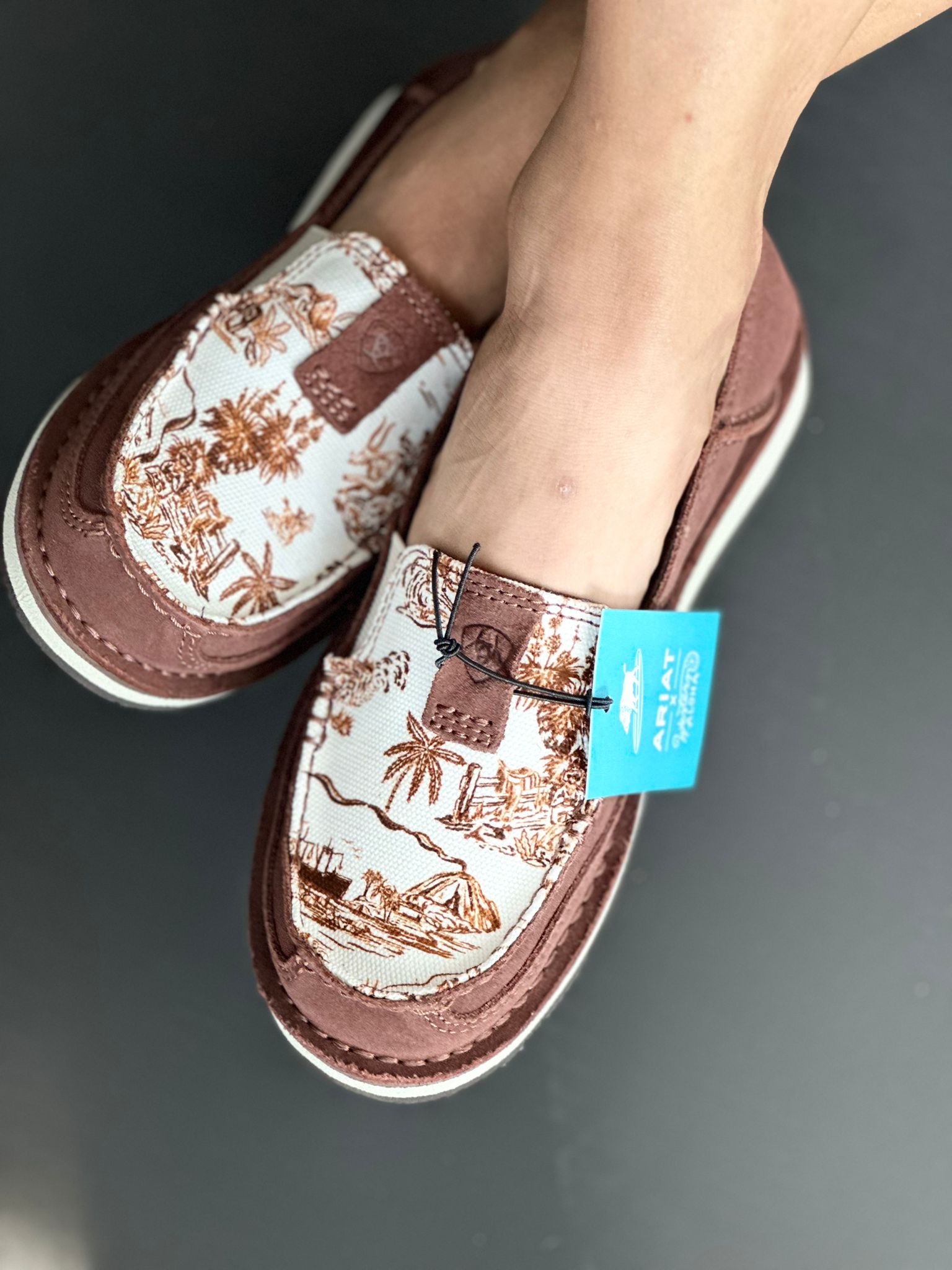 ARIAT WOMENS SLIP ON CRUISER WESTERN ALOHA