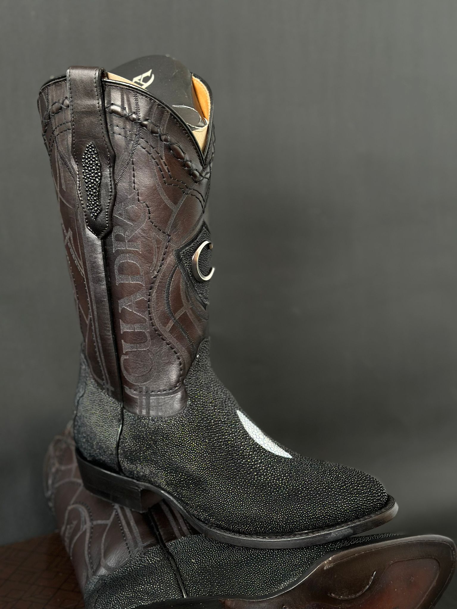 CUADRA BOOTS STINGRAY BLACK WHITE STONE ROUND TOE