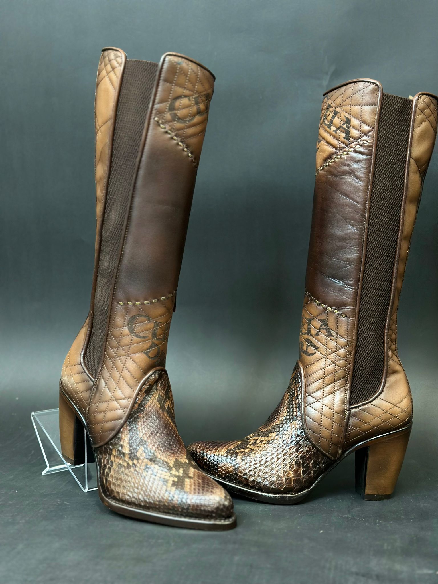 BOTAS LOS ALTOS PARA MUJER AVESTRUZ MOCHA ESTILO RODELO