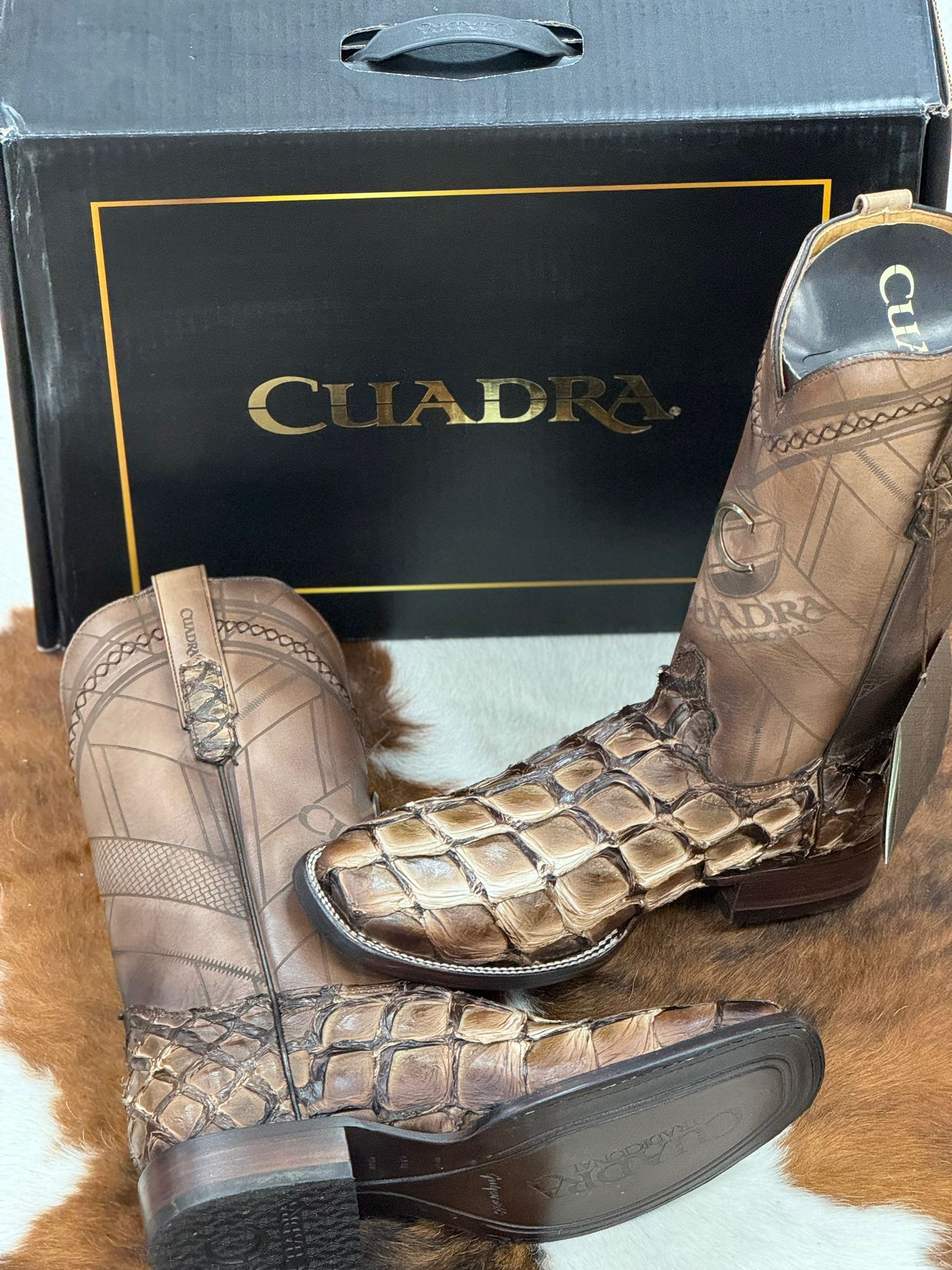 BOTAS CUADRA TEJIDA FUSCUS COLA NEGRO