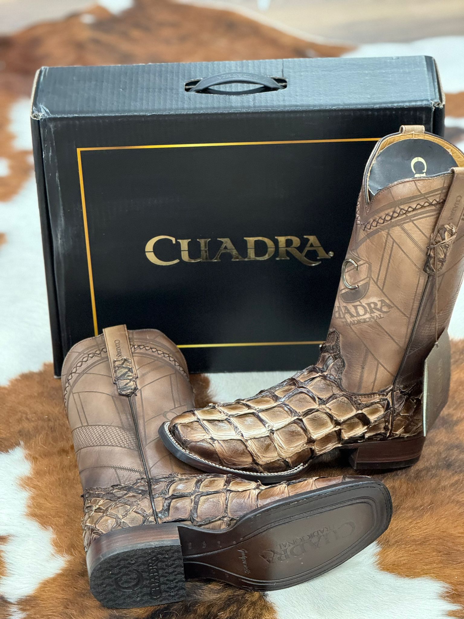 BOTAS CUADRA TEJIDA FUSCUS COLA NEGRO