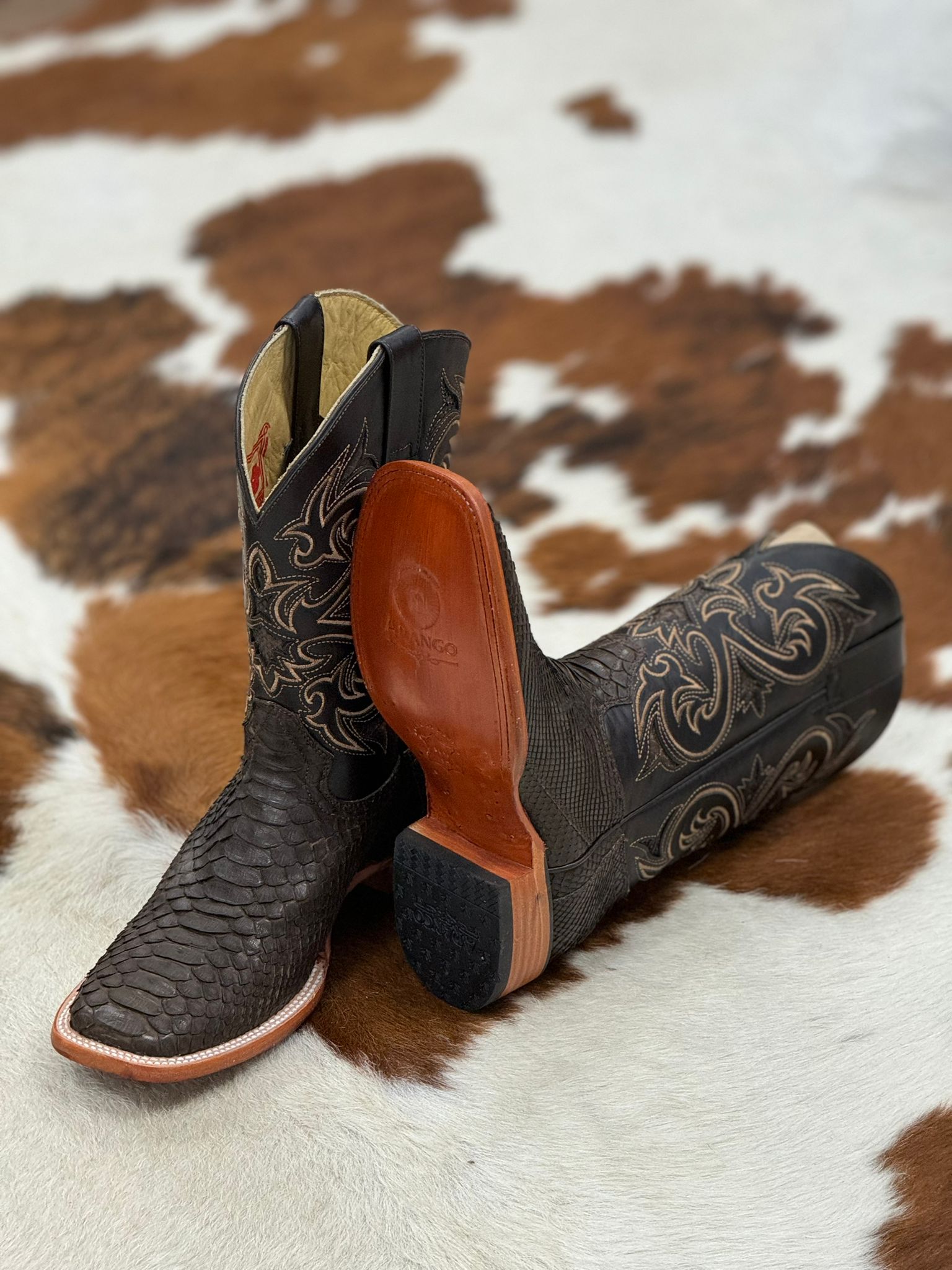 BOTAS ARANGO PRO-RODEO EXOTIC COCO BELLY NEGRO