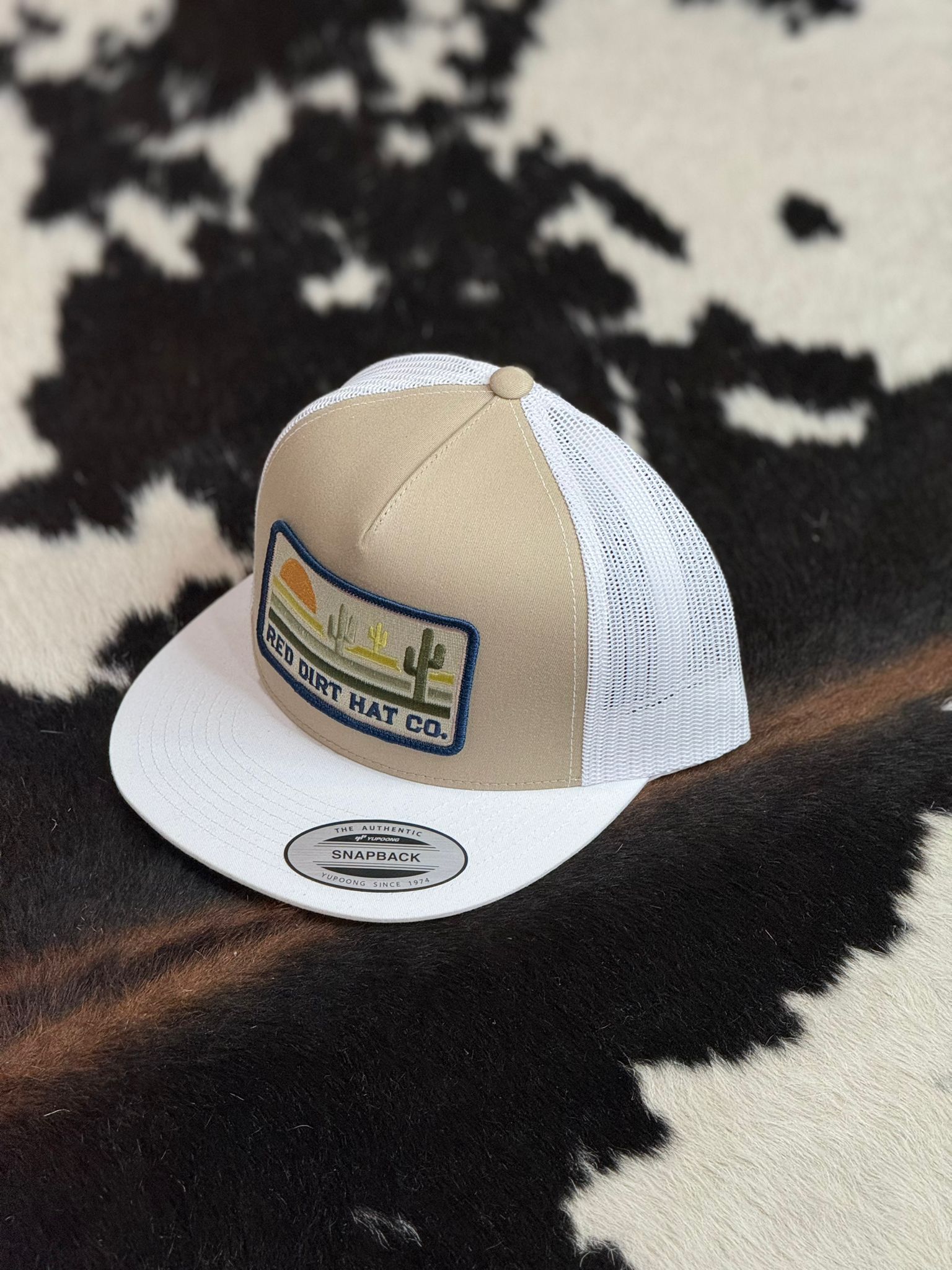 RED DIRT HAT CO. SAND AND WHITE WESTERN LOGO CAP