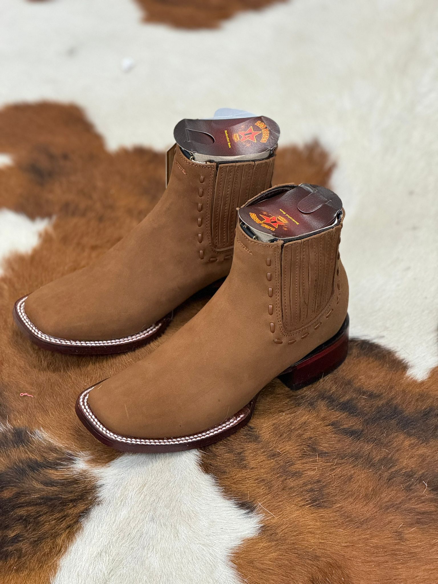 BOTAS LOS ALTOS PARA MUJER AVESTRUZ MOCHA ESTILO RODELO