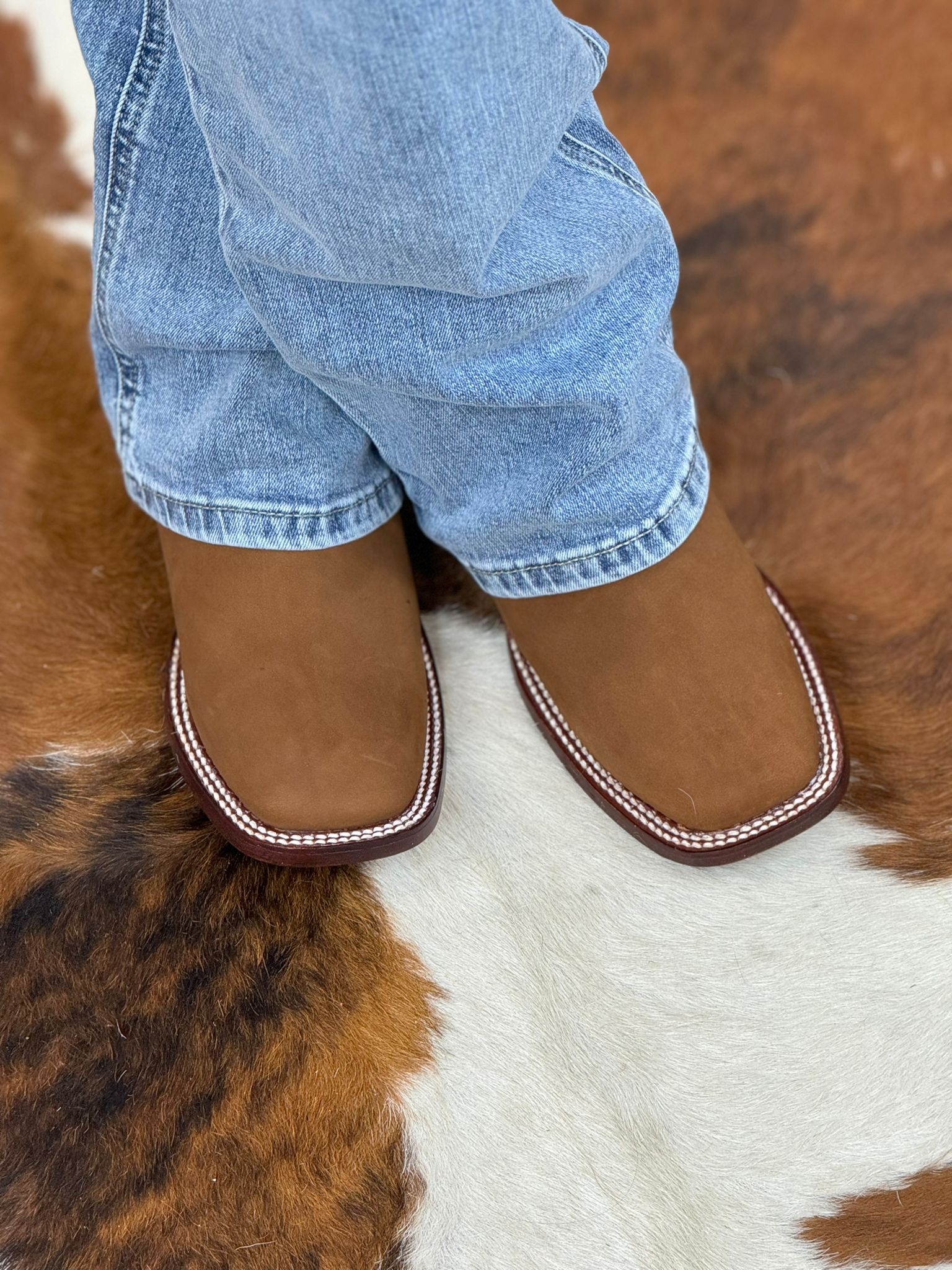 BOTAS LOS ALTOS PARA MUJER AVESTRUZ MOCHA ESTILO RODELO