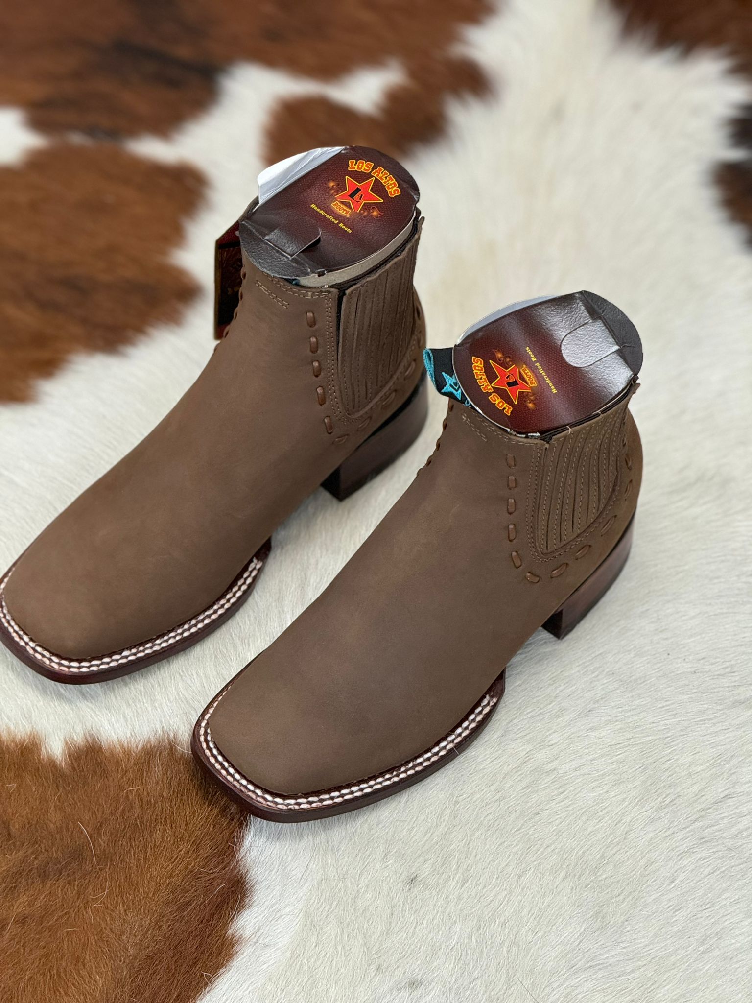 BOTAS LOS ALTOS PARA MUJER AVESTRUZ MOCHA ESTILO RODELO