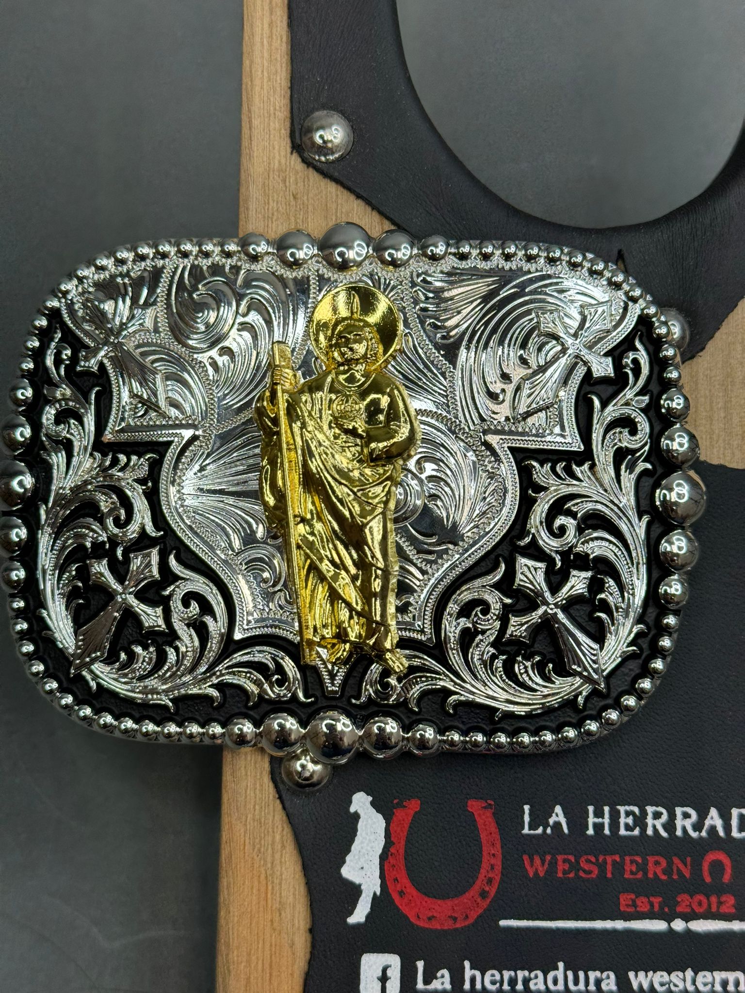 ROUNDED SQUARE DETAIL GOLD SAN JUDAS BUCKLE