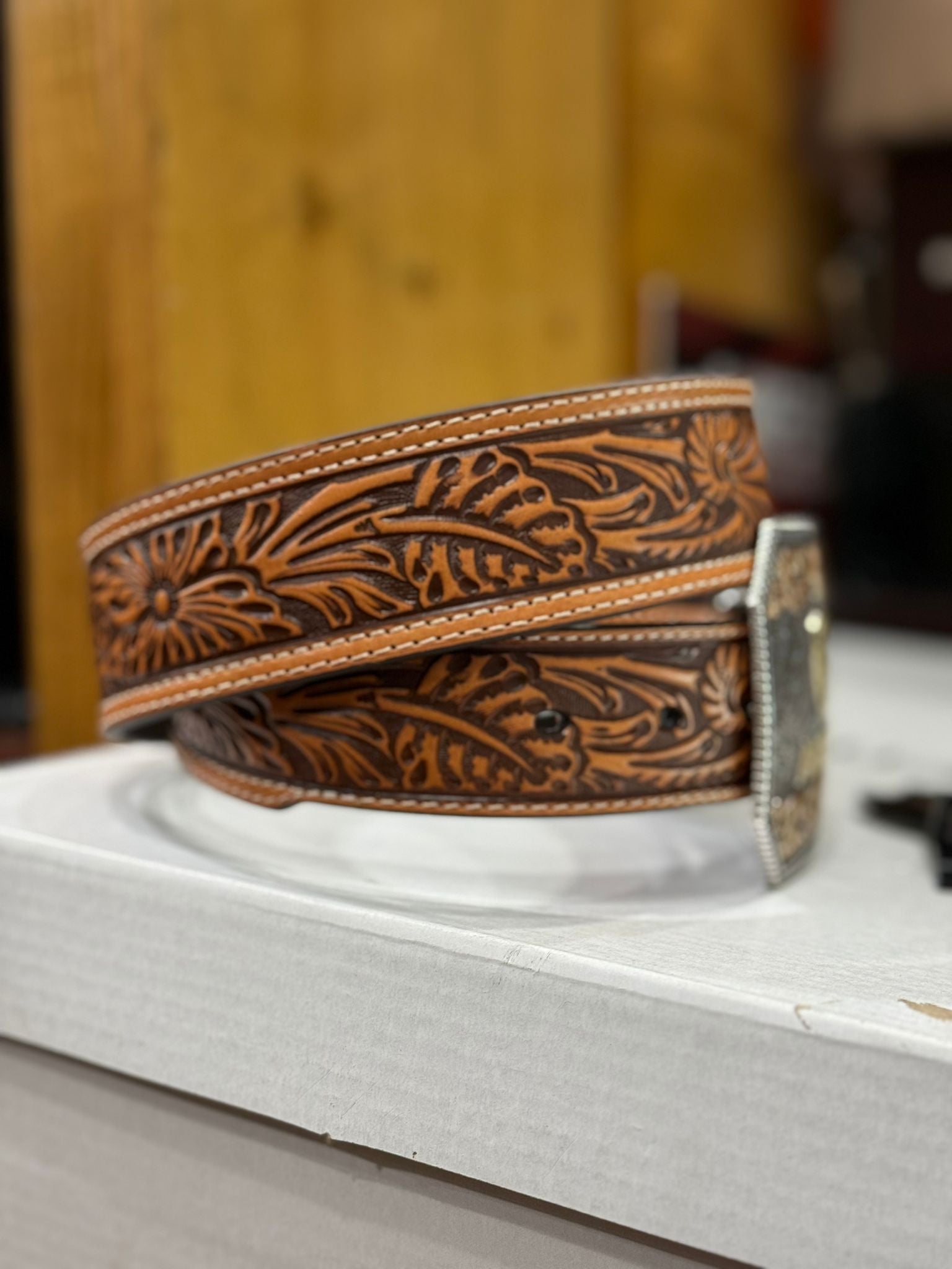 ARIAT HAND TOOLED HONEY BELT & BUCKLE