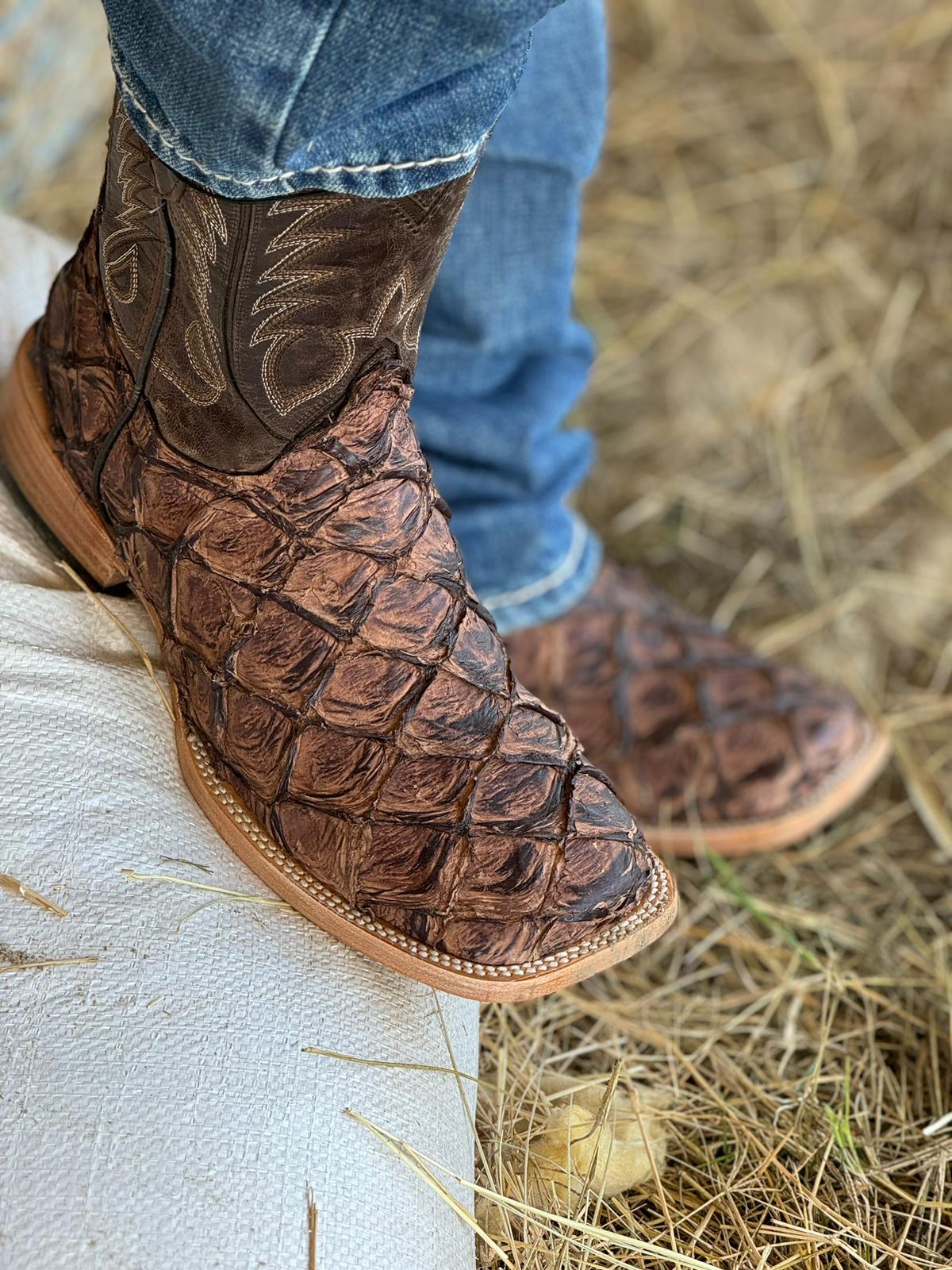 BOTAS CUADRA ESTILO RODEO AVESTRUZ BLACKCHERRY LASER &amp; BORDADO S