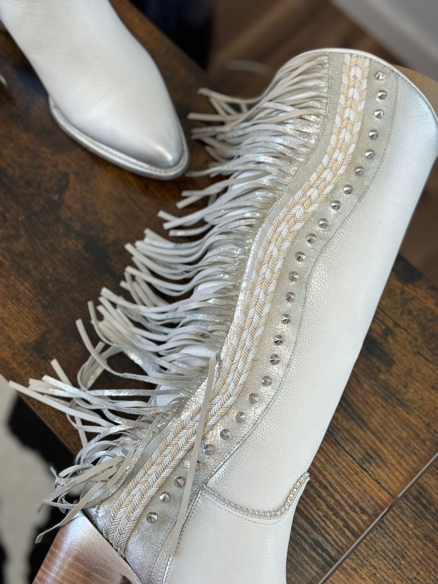 WOMENS CUADRA RES CORDOVA WHITE ZIPPER & STUDS & FRINGE POINT TOE TALL BOOT