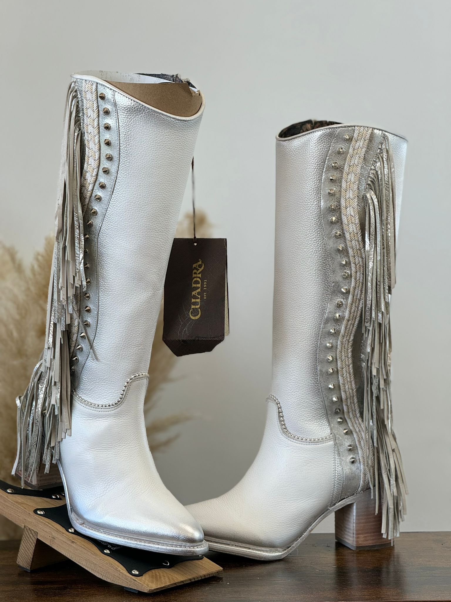 WOMENS CUADRA RES CORDOVA WHITE ZIPPER & STUDS & FRINGE POINT TOE TALL BOOT