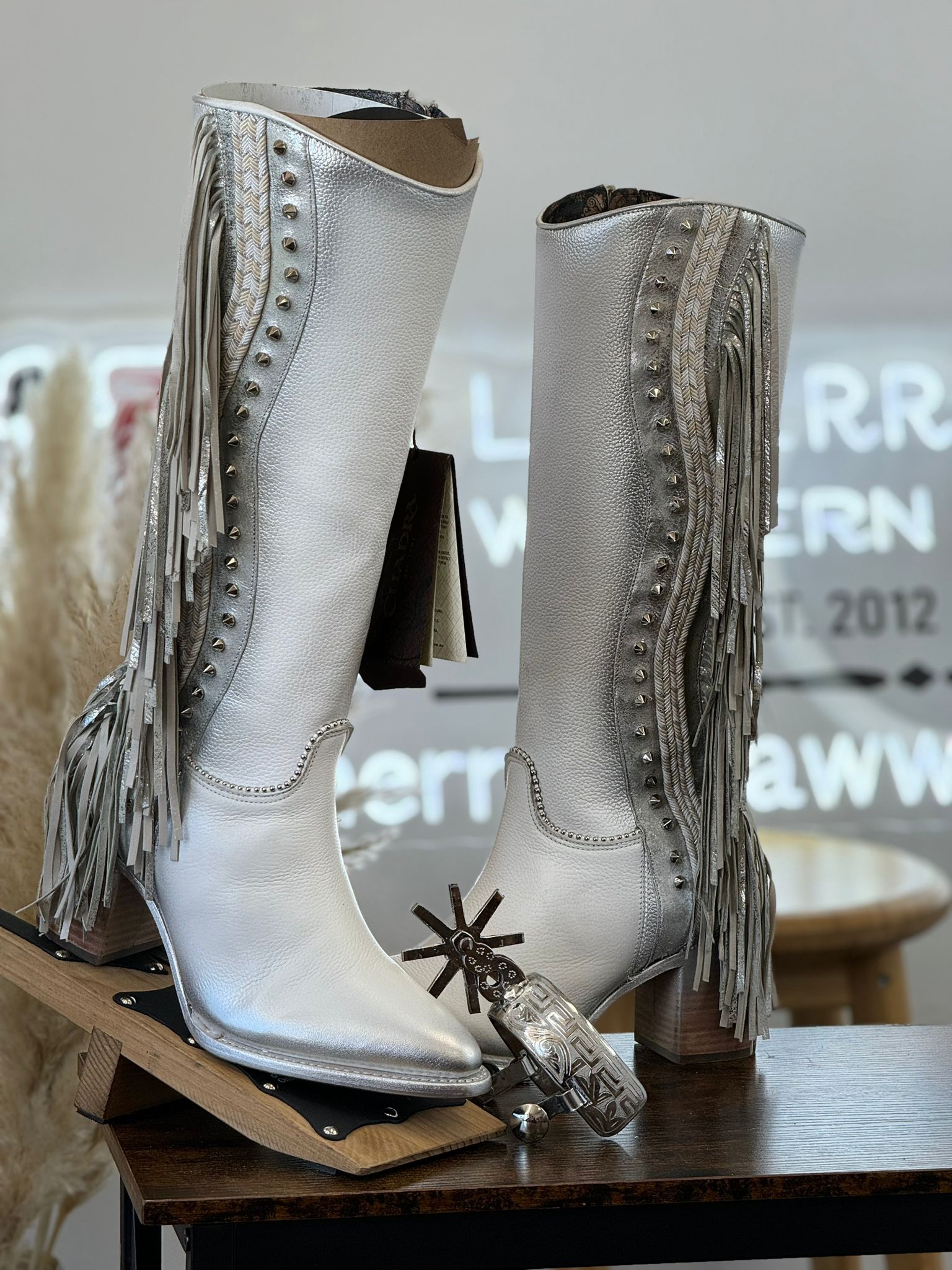 WOMENS CUADRA RES CORDOVA WHITE ZIPPER & STUDS & FRINGE POINT TOE TALL BOOT